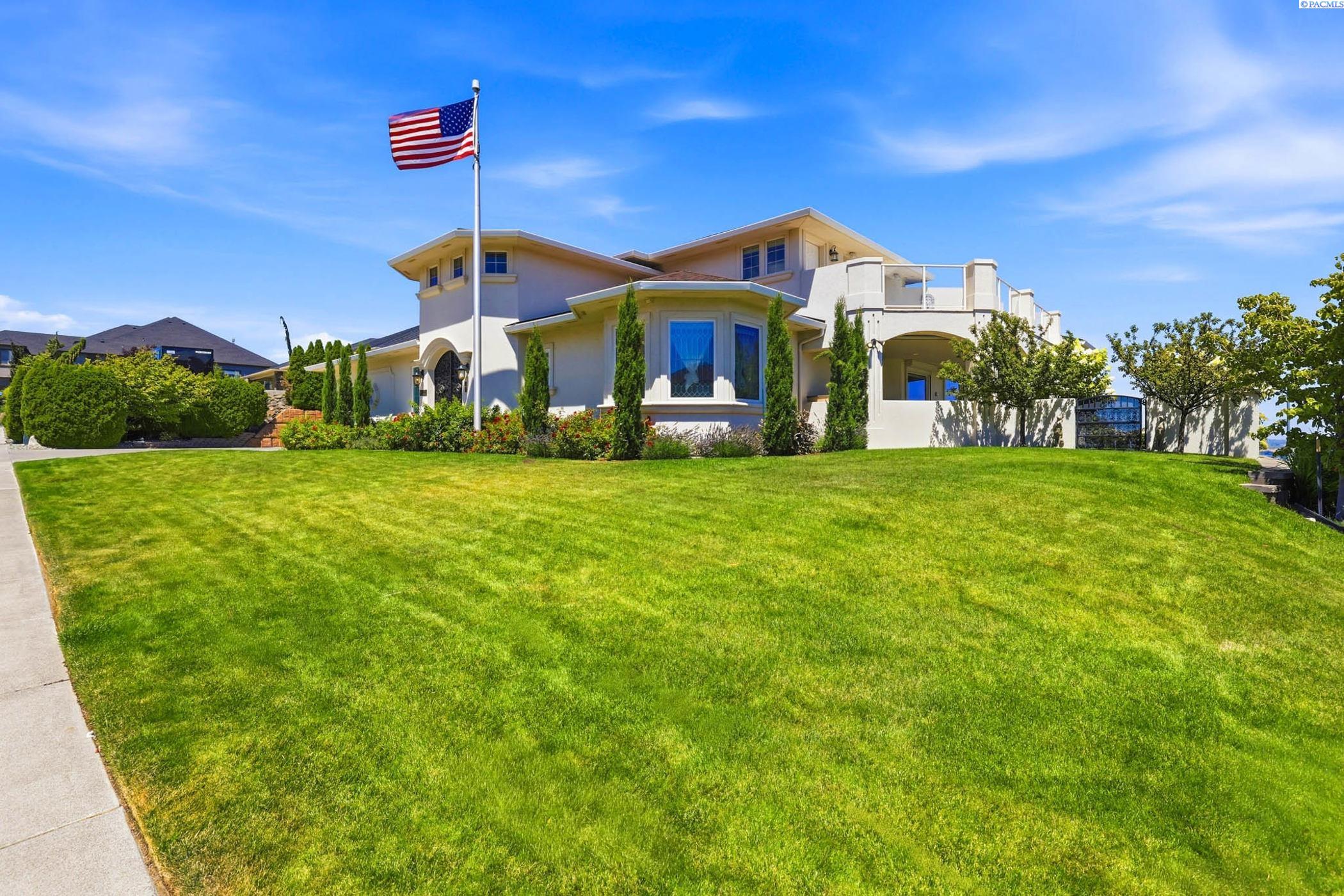 1294 White Bluffs St, Richland, WA 99352