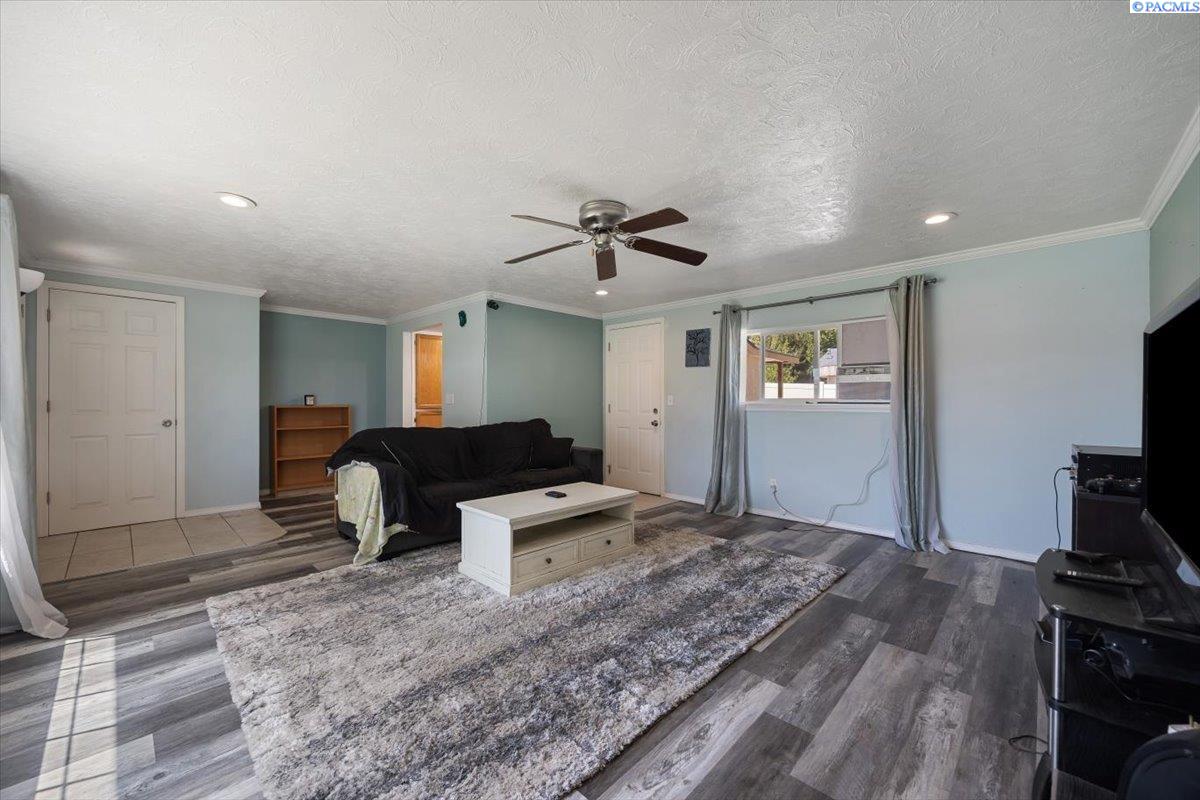 1203 27th Ave, Kennewick, WA 99337