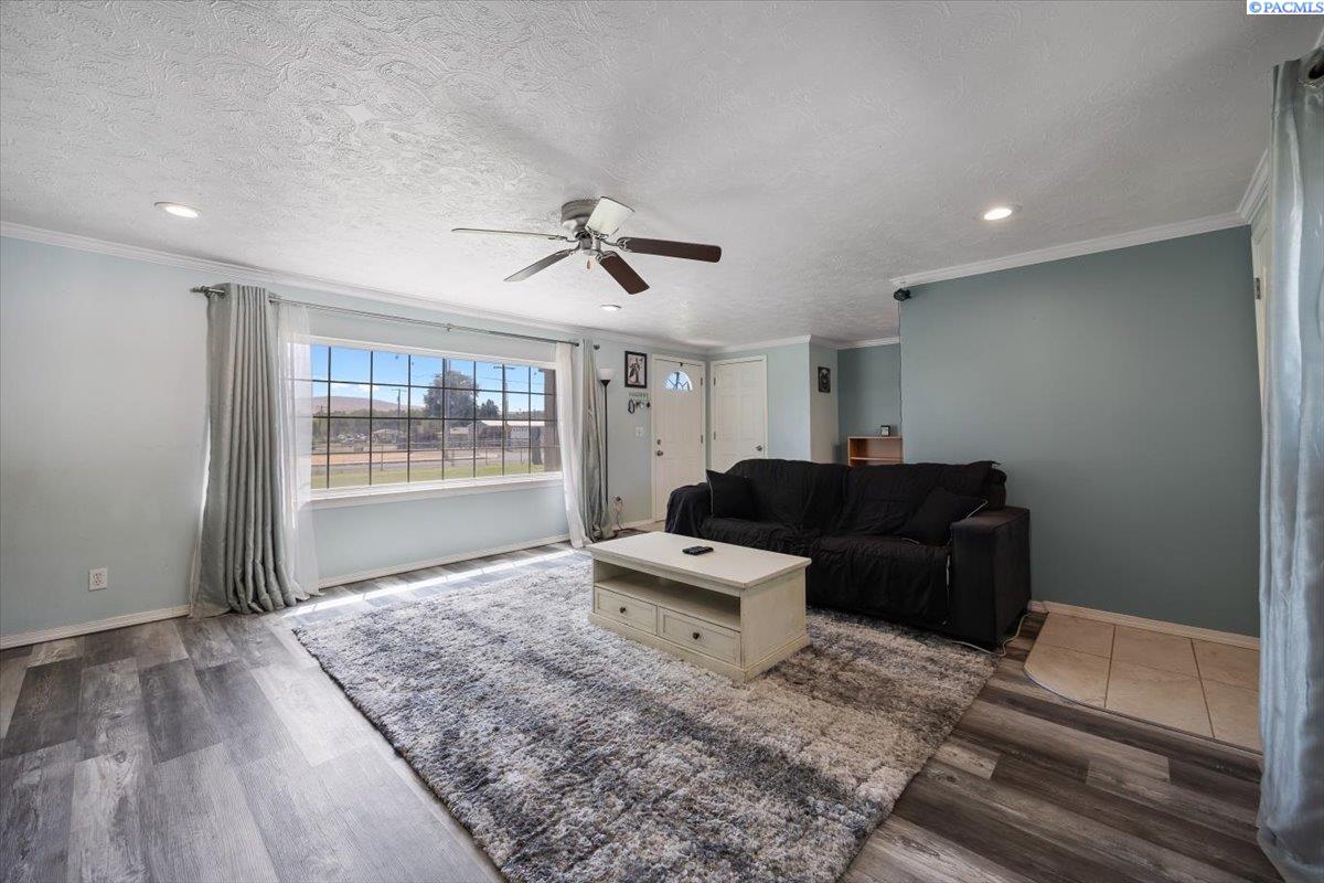 1203 27th Ave, Kennewick, WA 99337