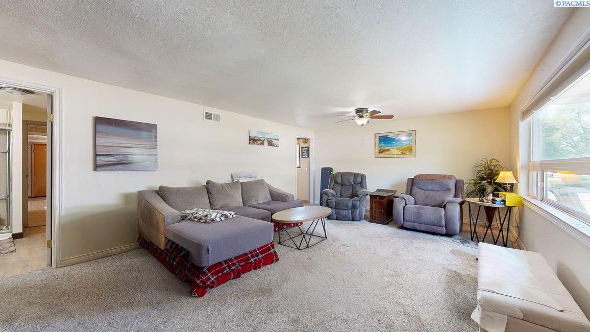 614 Basswood Ave, Richland, WA 99352-3672