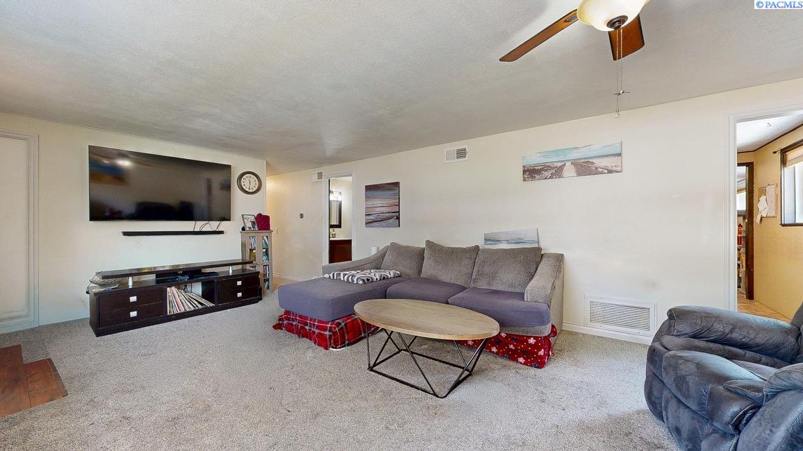 614 Basswood Ave, Richland, WA 99352-3672