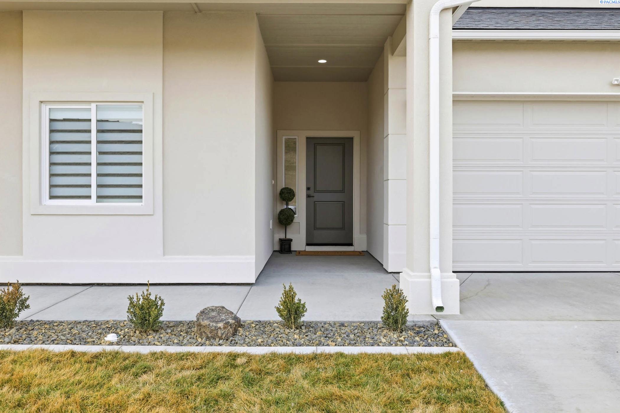 867 Thebes St, West Richland, WA 99353