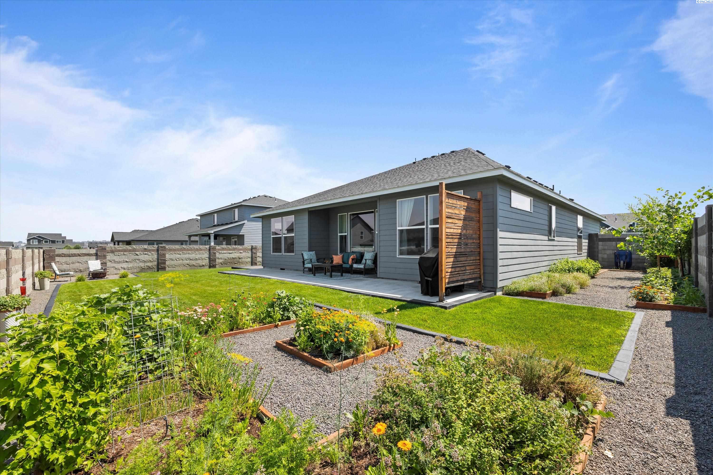 8212 Fernow St, West Richland, WA 99353