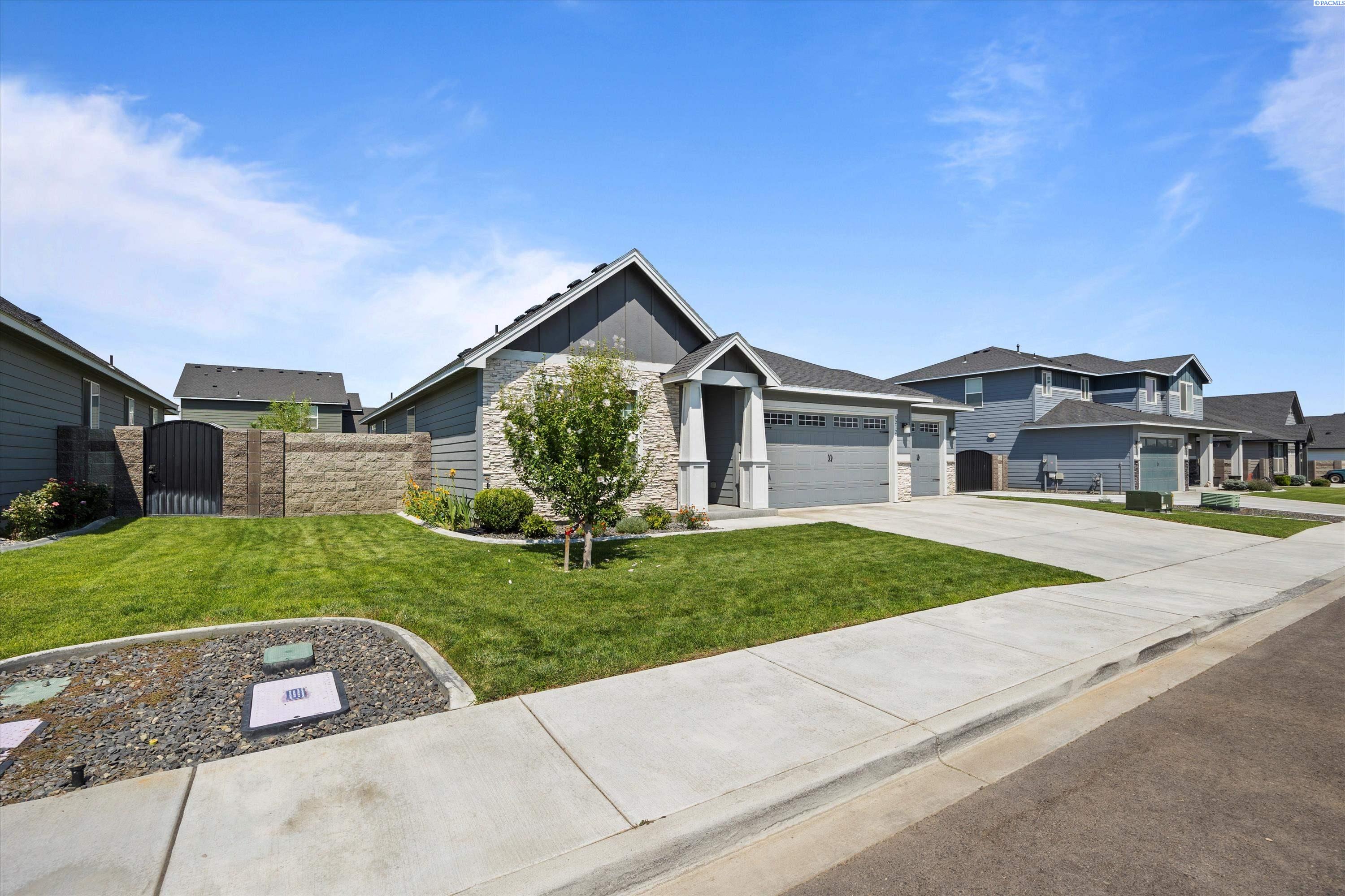 8212 Fernow St, West Richland, WA 99353