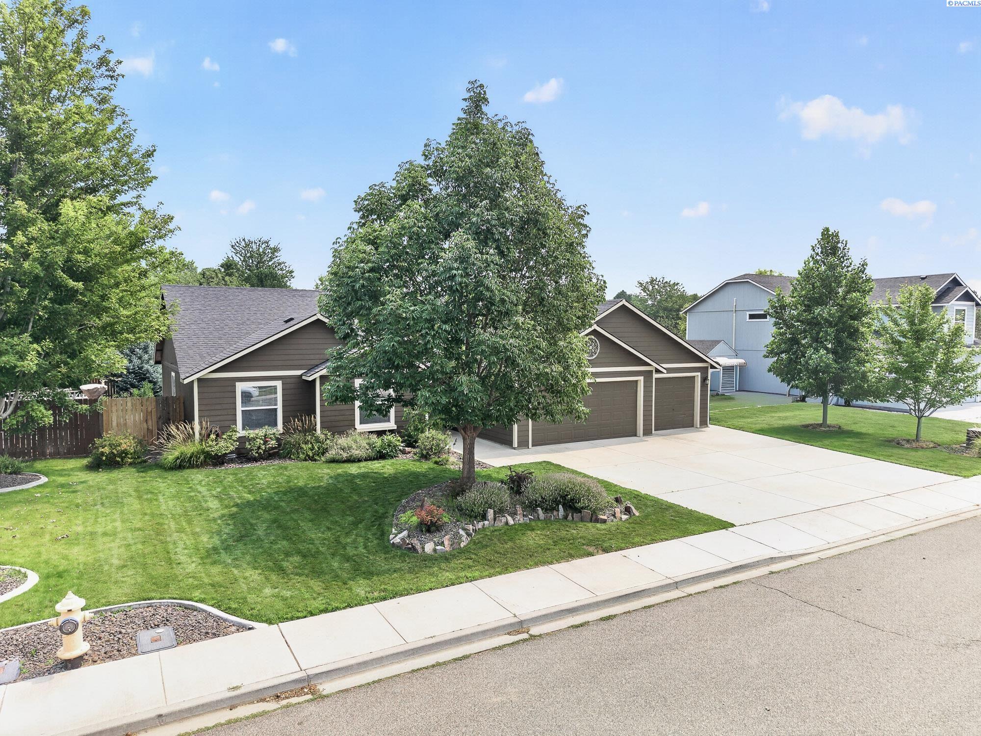 3544 Kristin Dr, West Richland, WA 99353