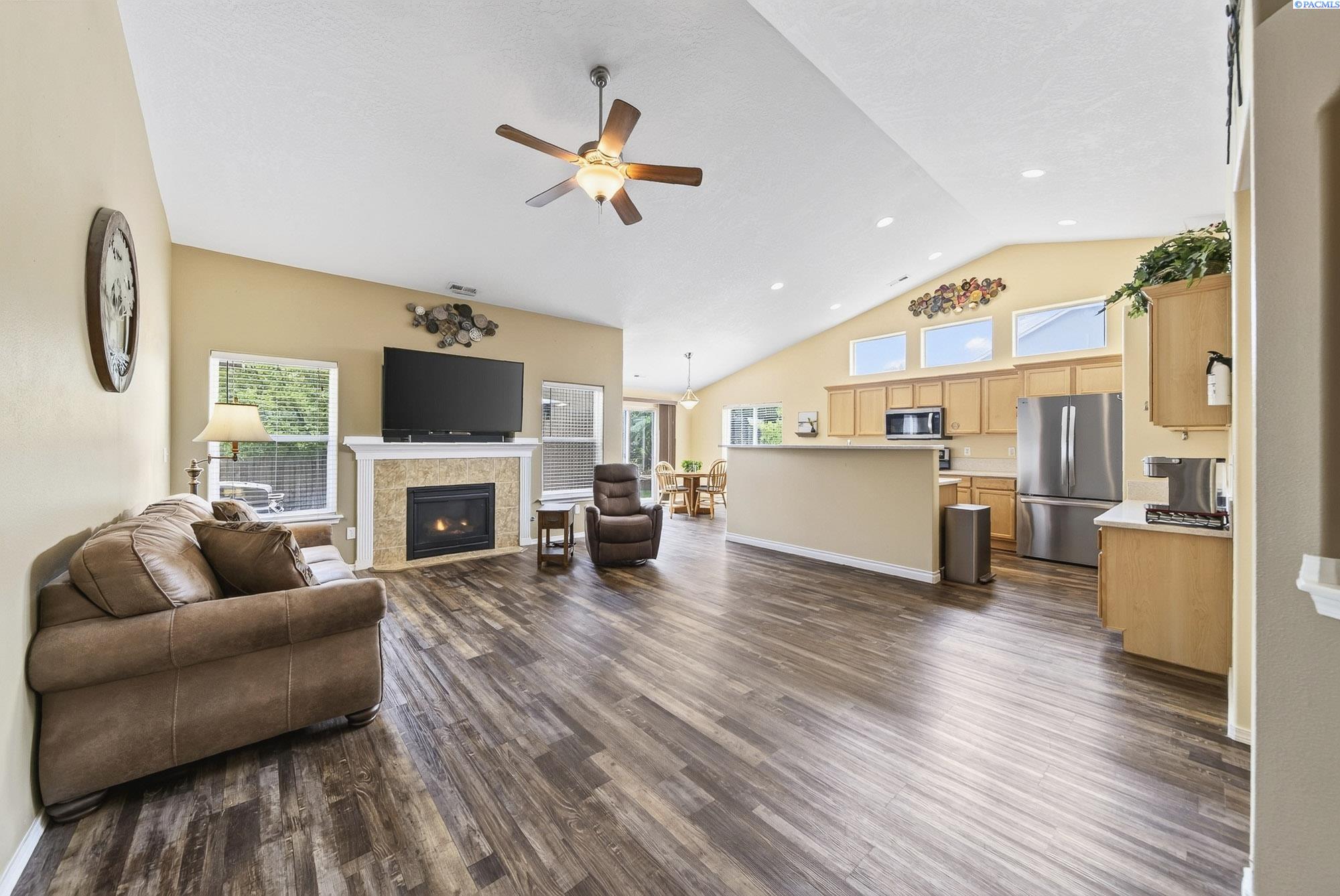 3544 Kristin Dr, West Richland, WA 99353