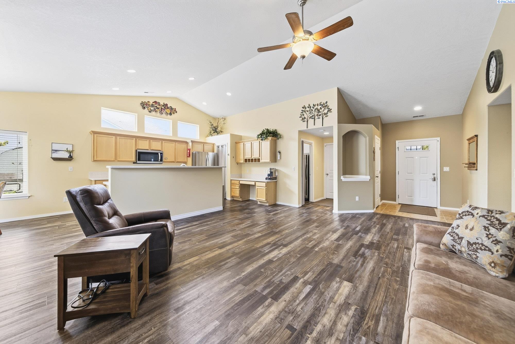 3544 Kristin Dr, West Richland, WA 99353