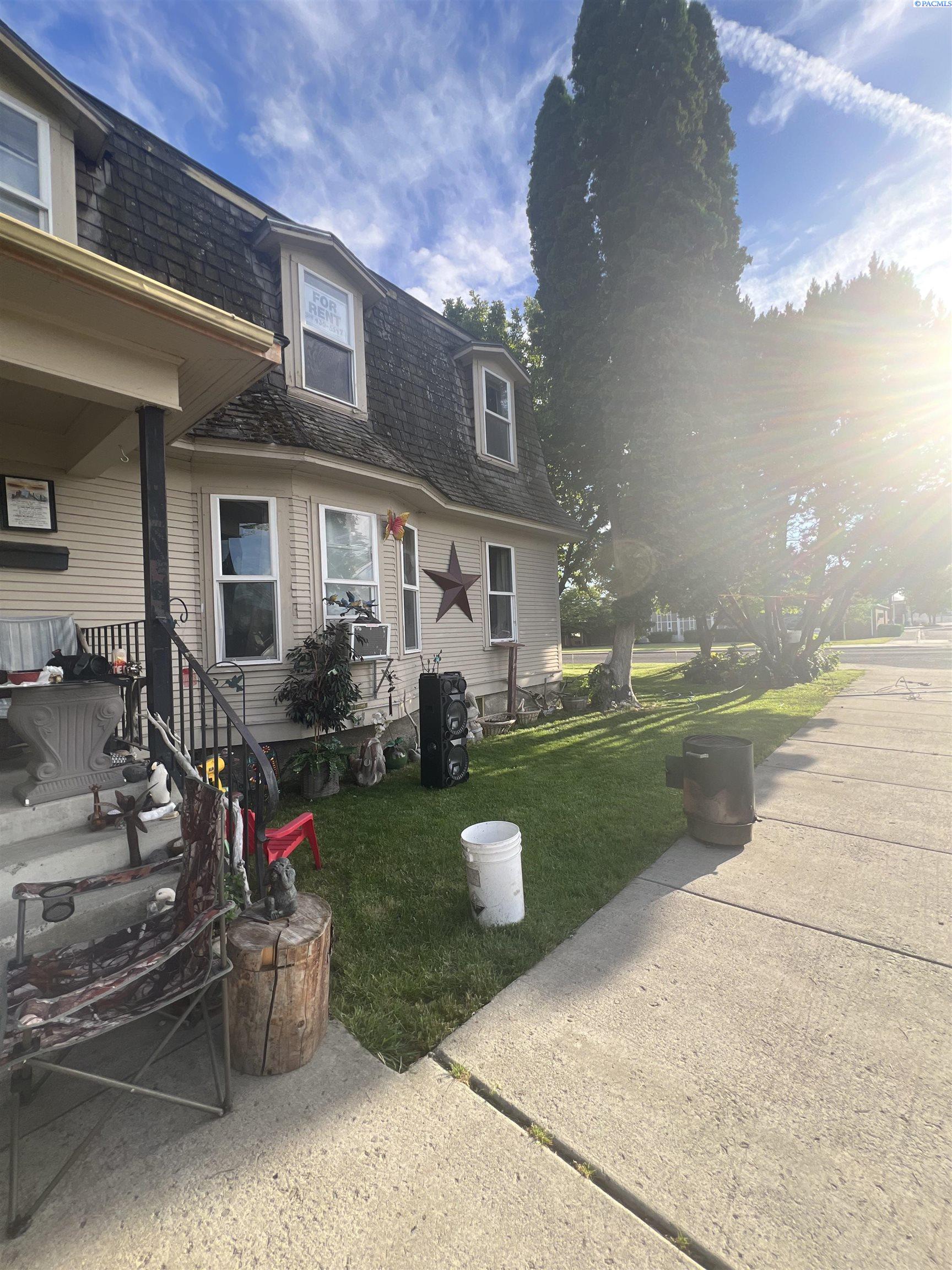1st image of 200 E 3rd St, Grandview, WA 98930 | MLS# 295071