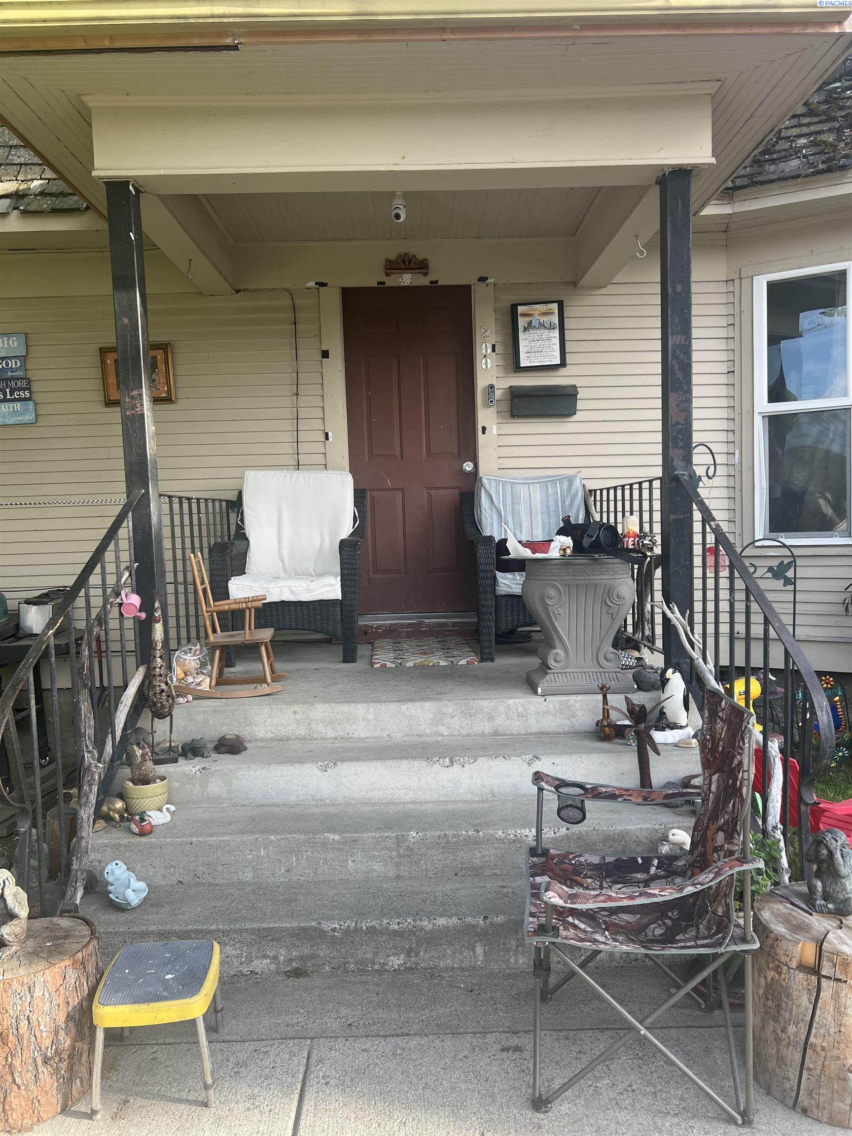 2nd image of 200 E 3rd St, Grandview, WA 98930 | MLS# 295071