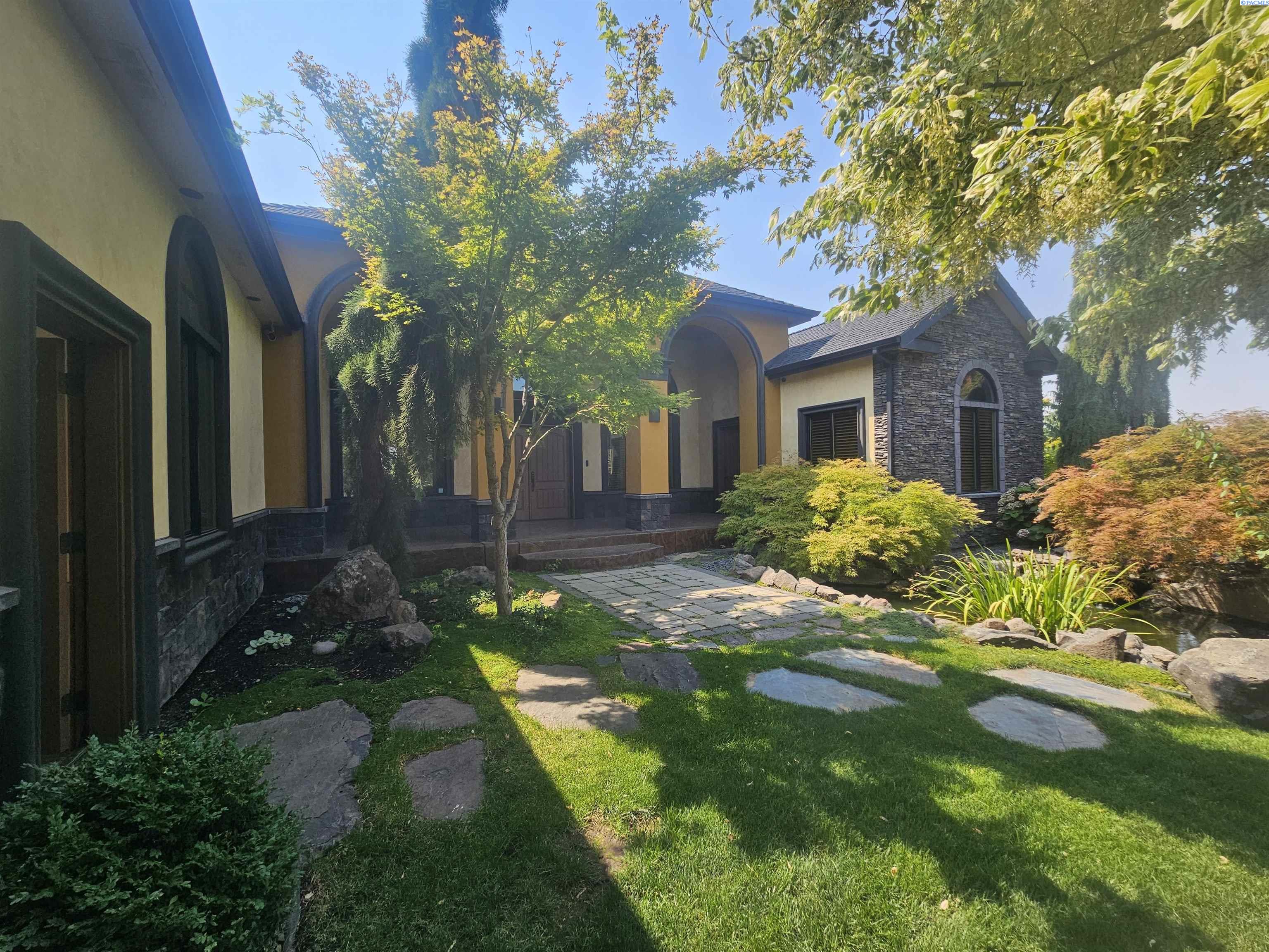 922 W Allenwhite Dr, Richland, WA 99352