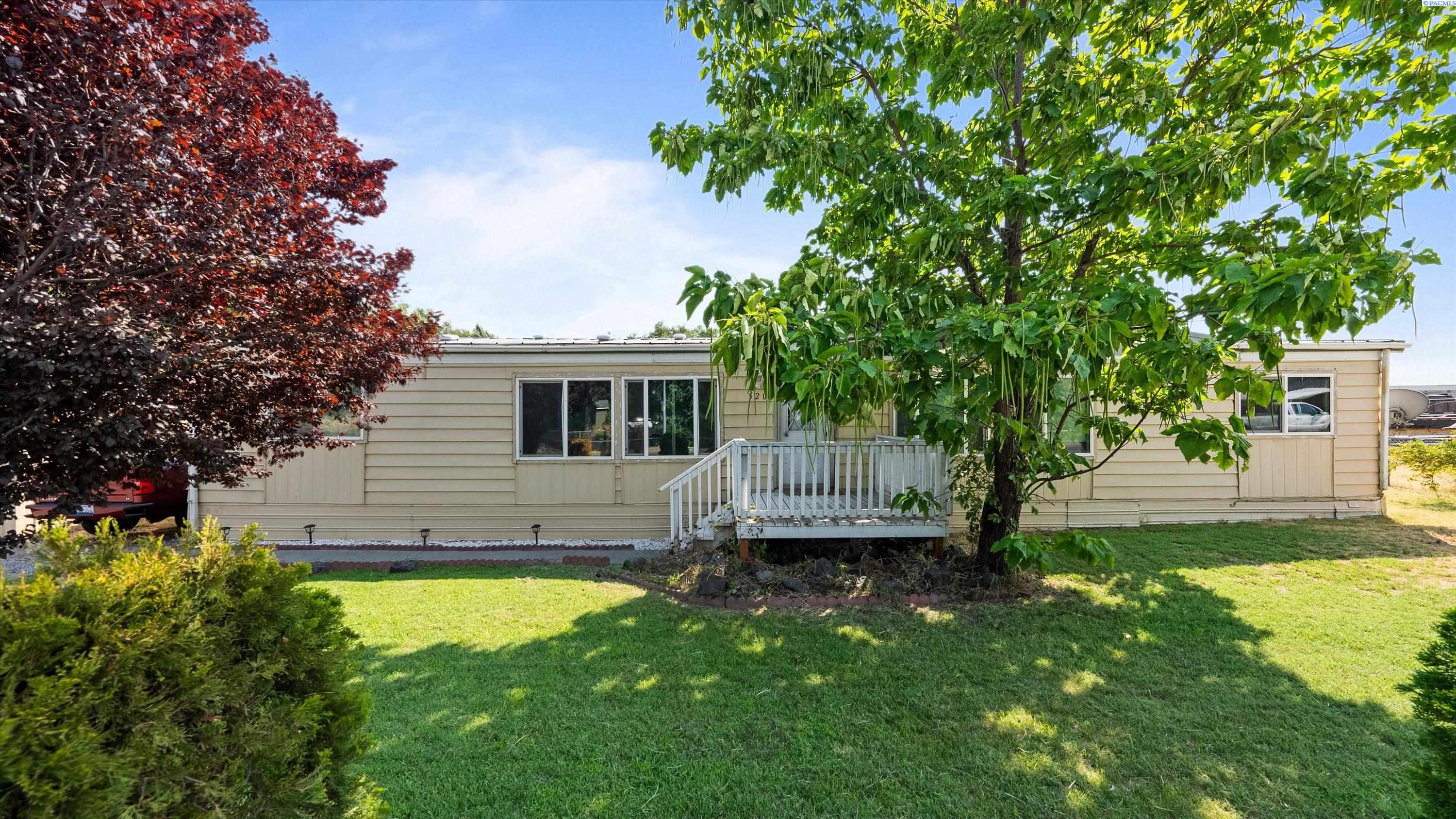 520 Grosscup Blvd, West Richland, WA 99353