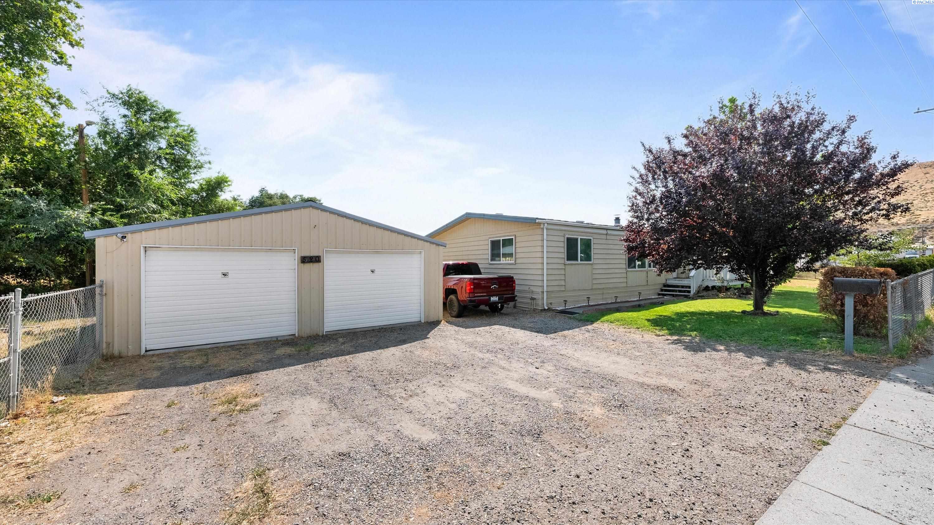 520 Grosscup Blvd, West Richland, WA 99353
