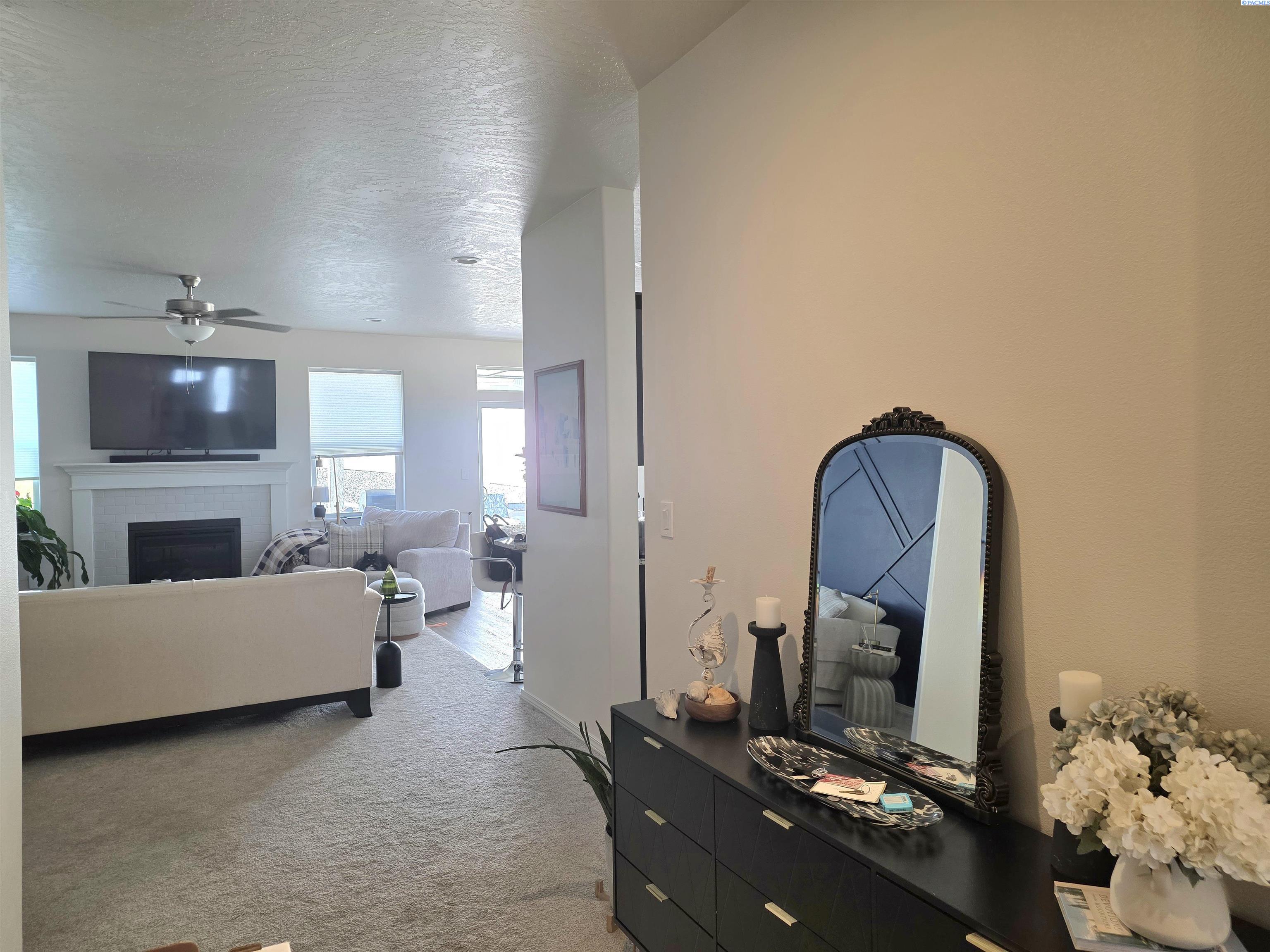 6824 W 27th Ave, Kennewick, WA 99338
