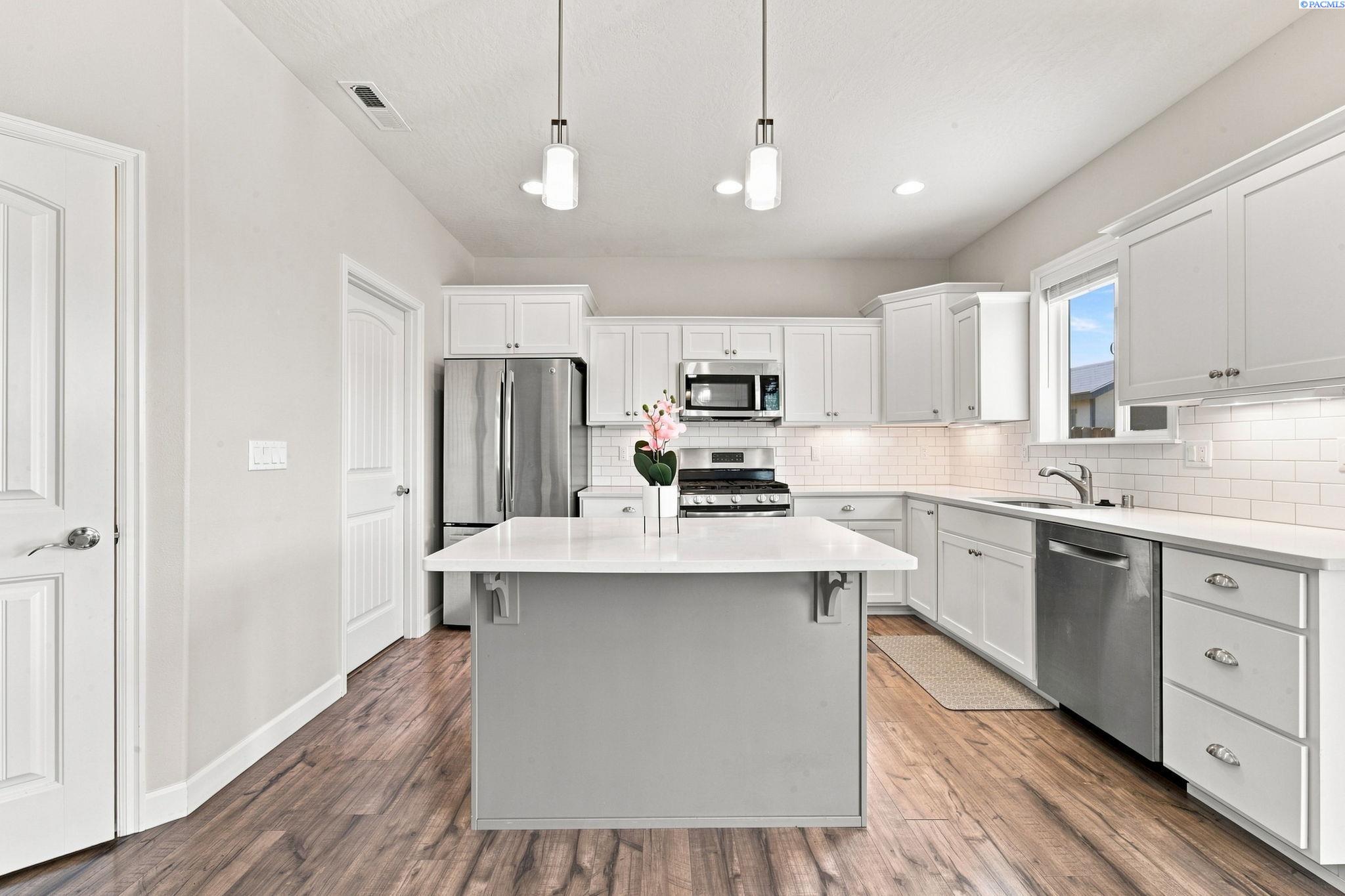 Photo 2 of Single family home for sale at 6018 W 41st Avenue, Kennewick, WA 99338 | MLS# 295111 | Listing updated on 2026-09-16