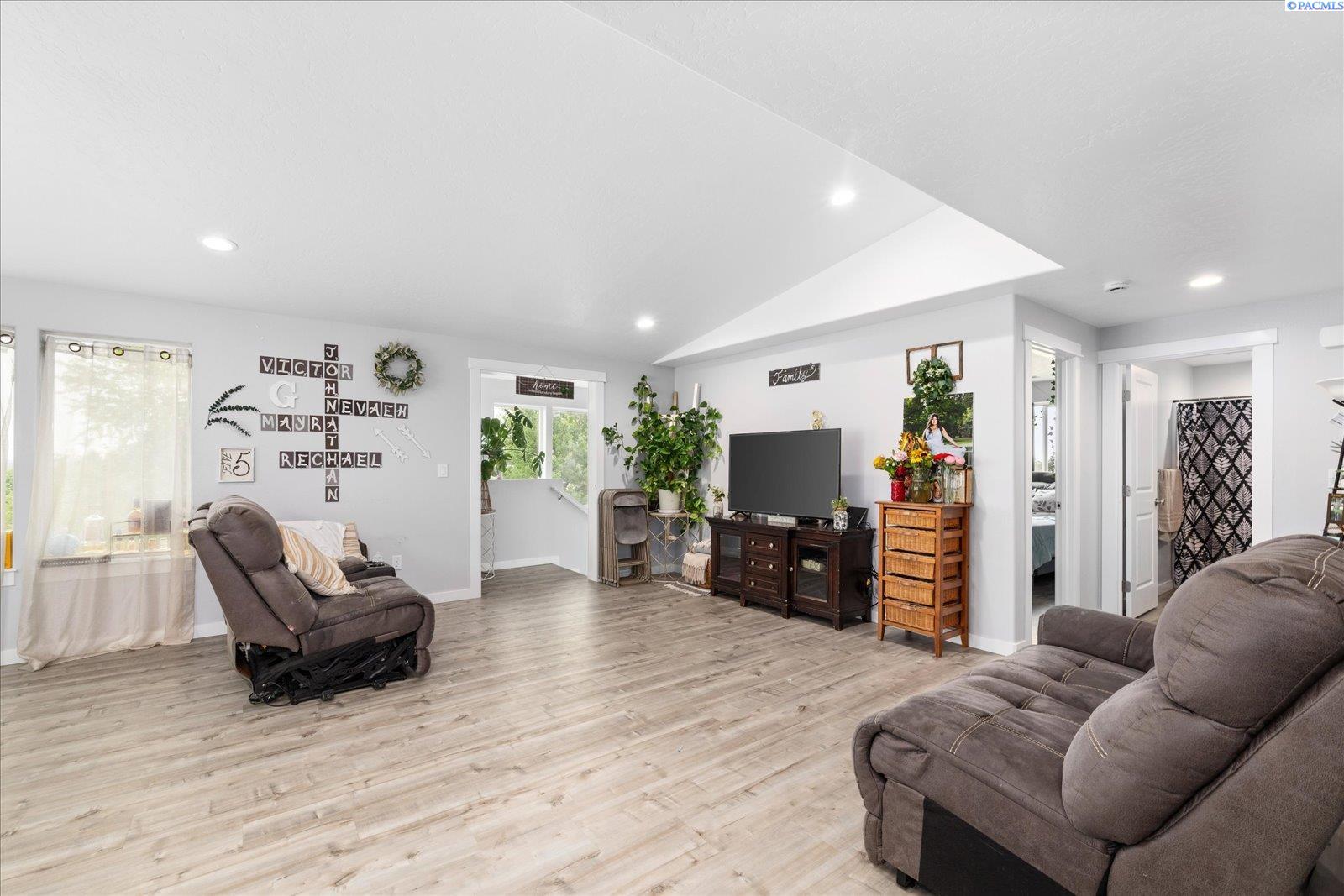 1402 Edison St, Kennewick, WA 99336