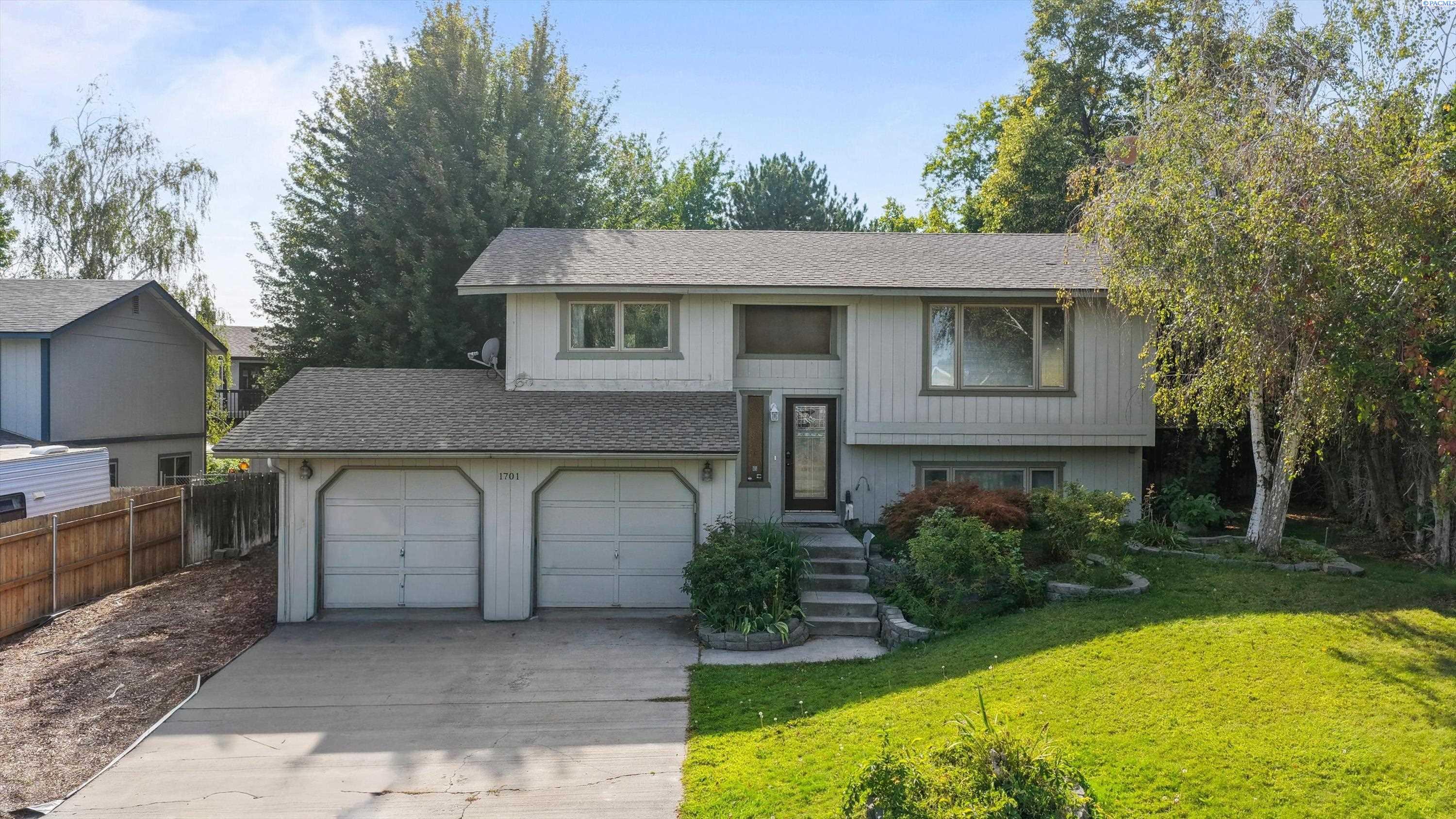 1701 Goldfinch, West Richland, WA 99353