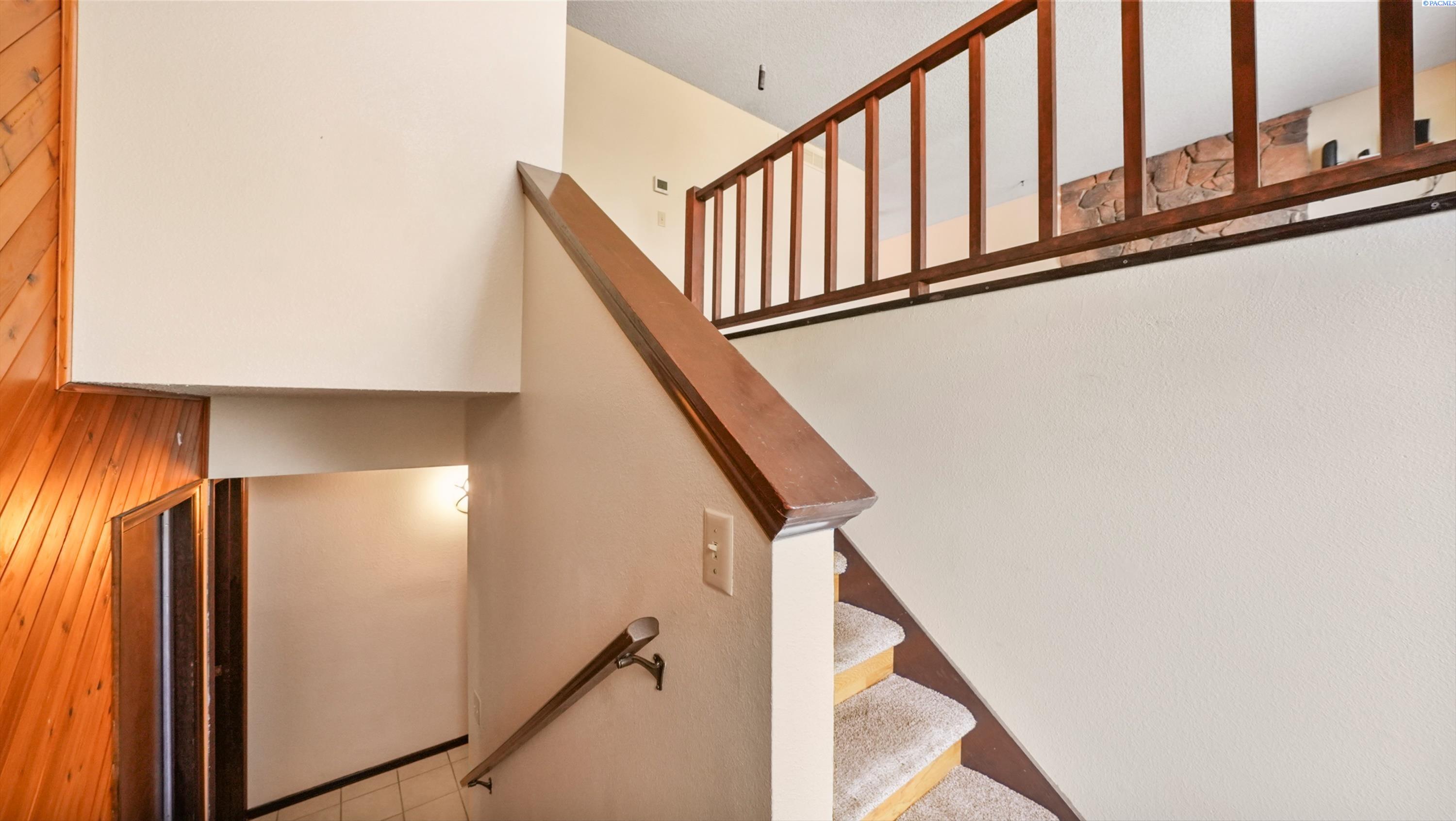 1701 Goldfinch, West Richland, WA 99353