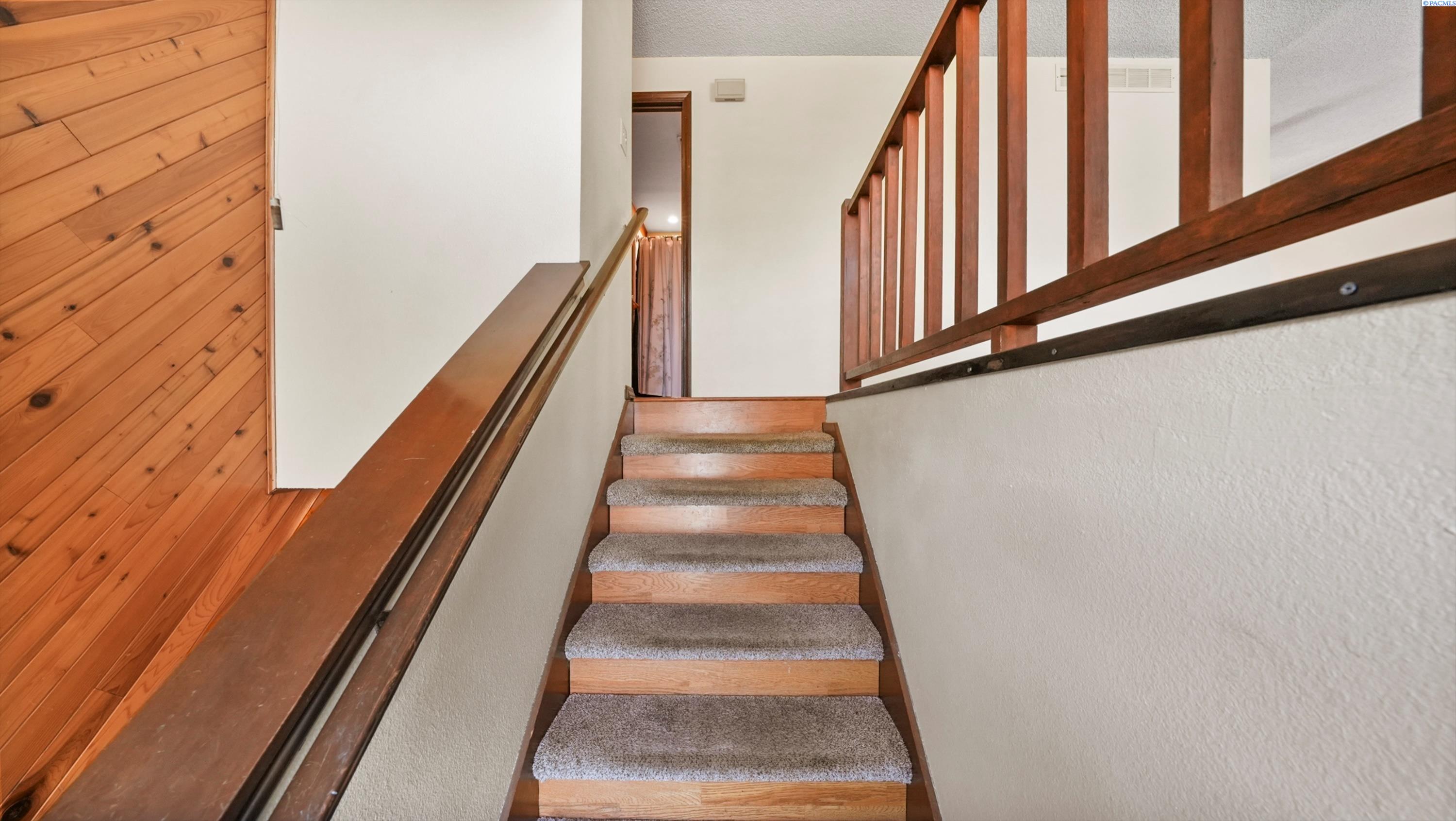1701 Goldfinch, West Richland, WA 99353