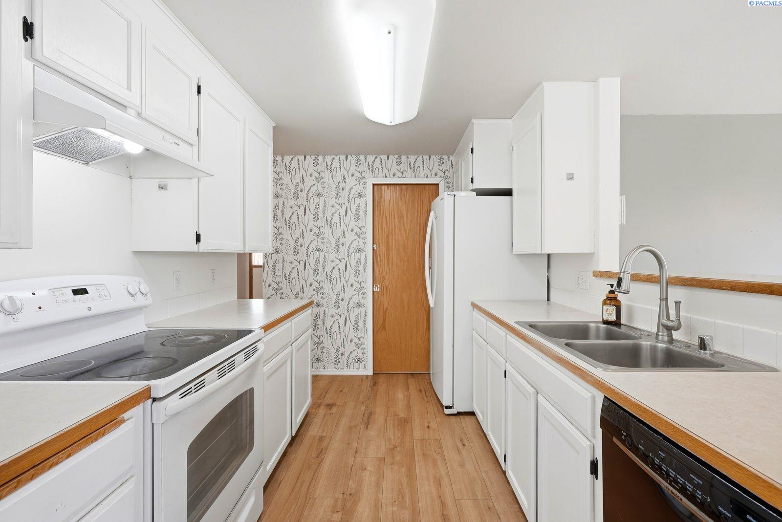 5th image of 127 Northstone Parkway, Zillah, WA 98953 | MLS# 295153