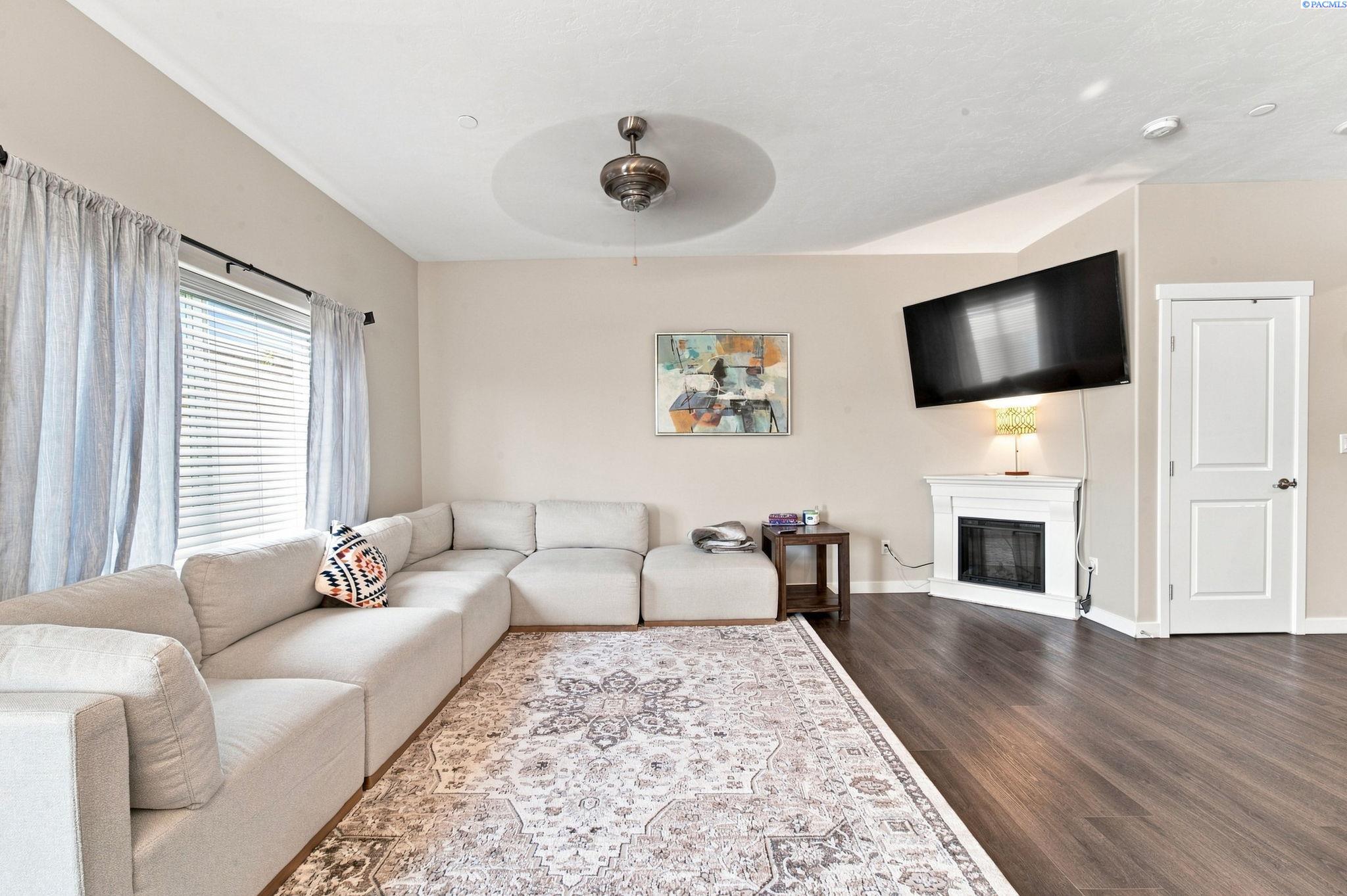 3990 W 5th Pl, Kennewick, WA 99336