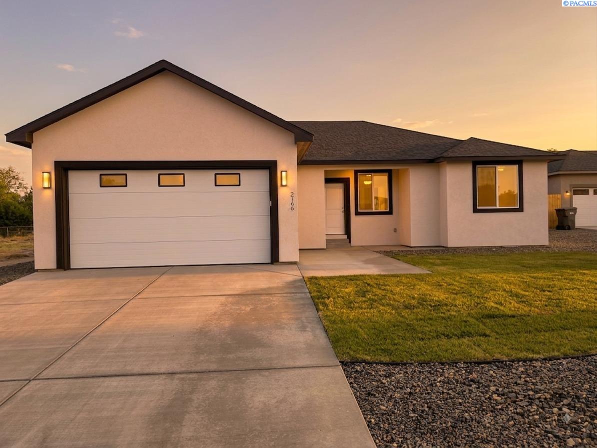 2166 S Elm Pl, Kennewick, WA 99337