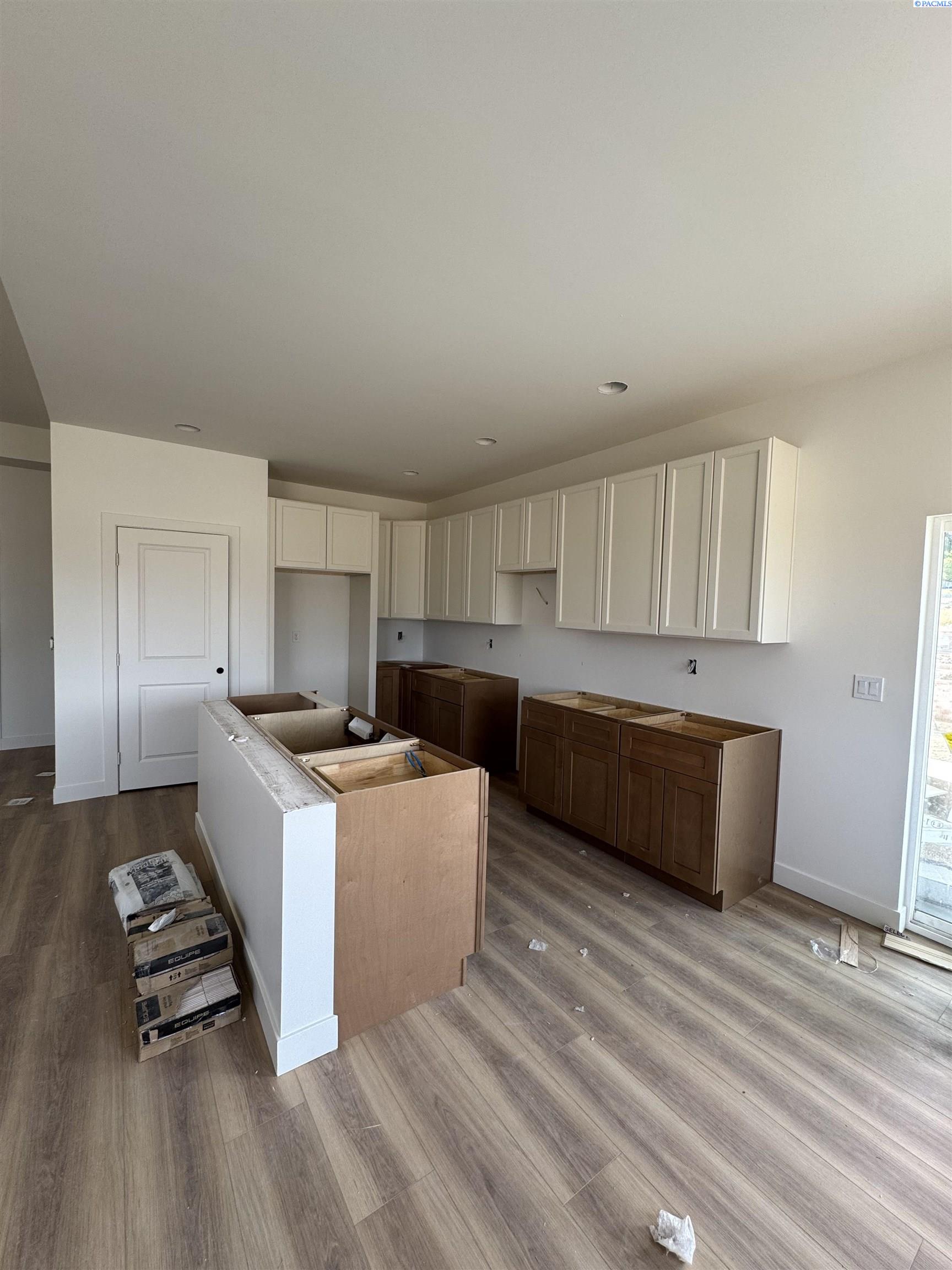 3rd image of 321 Hogan St, Sunnyside, WA 98944 | MLS# 295228