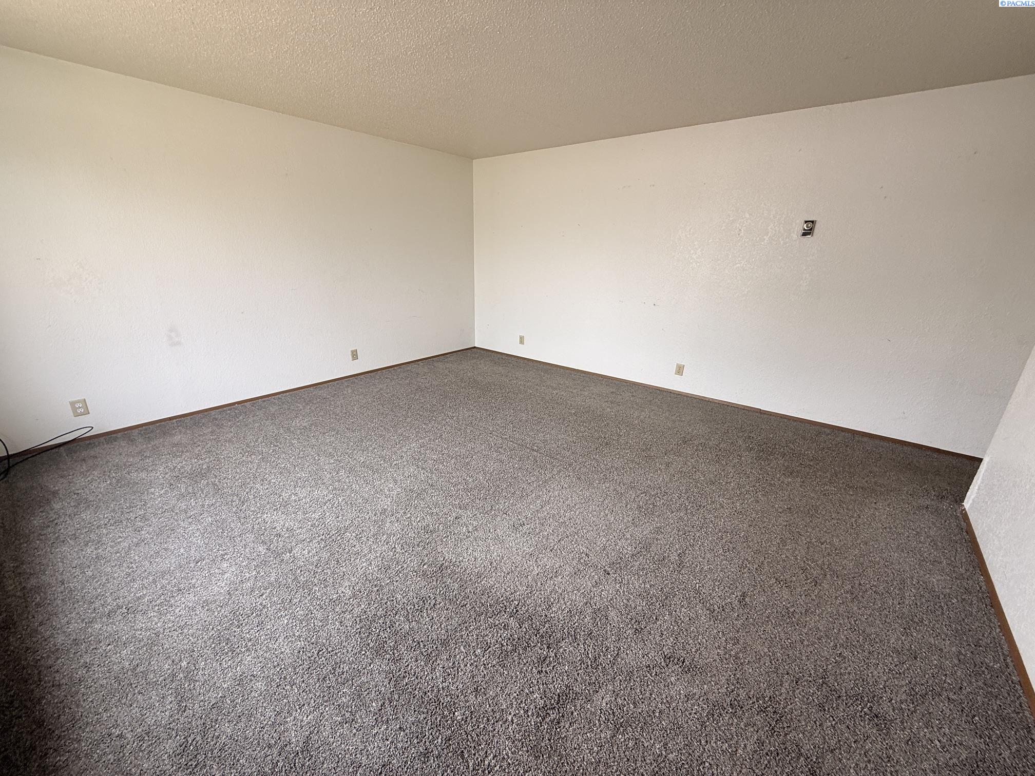 2nd image of 202 Jackson Dr, Grandview, WA 98930 | MLS# 295271