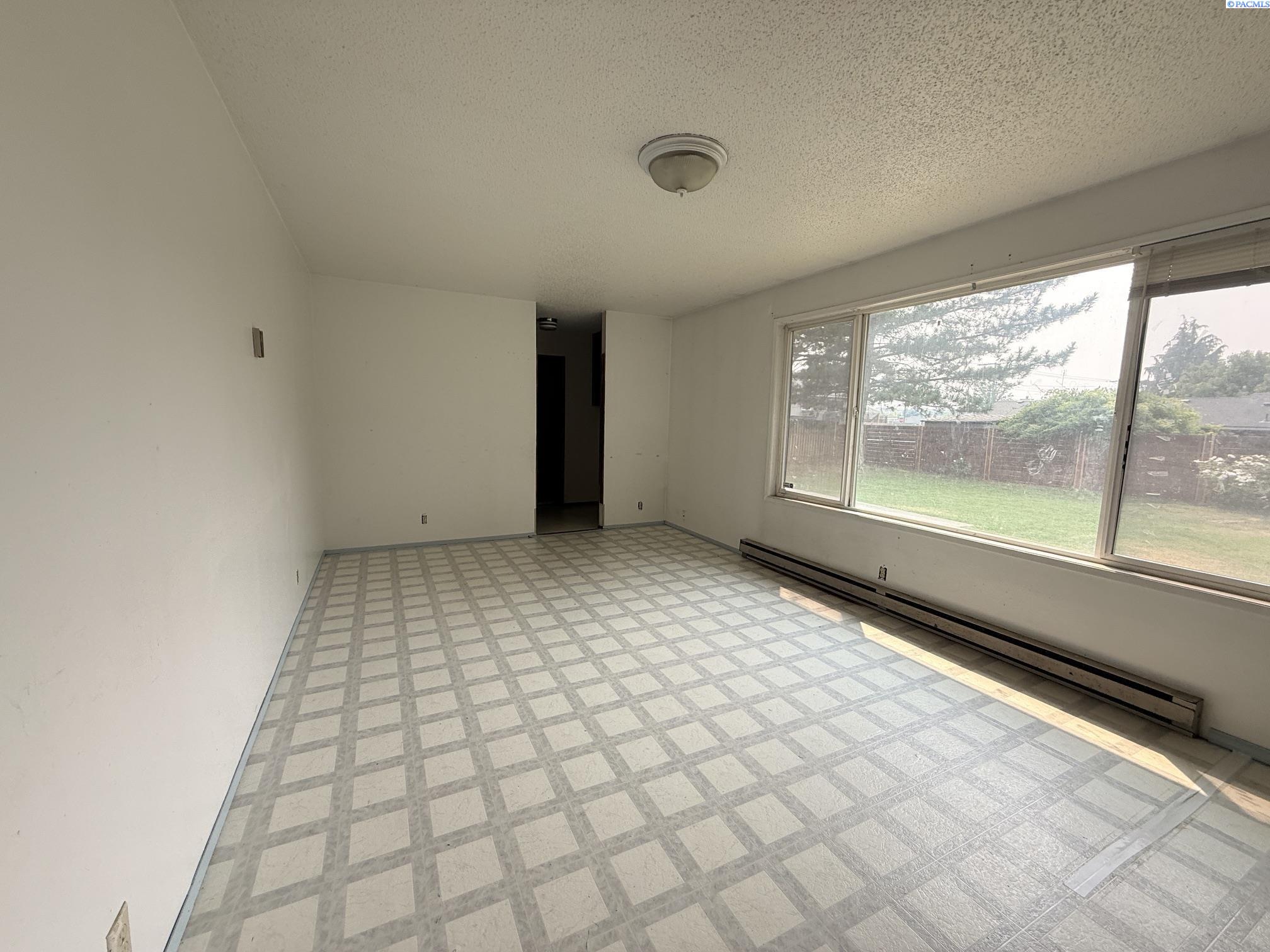 3rd image of 202 Jackson Dr, Grandview, WA 98930 | MLS# 295271