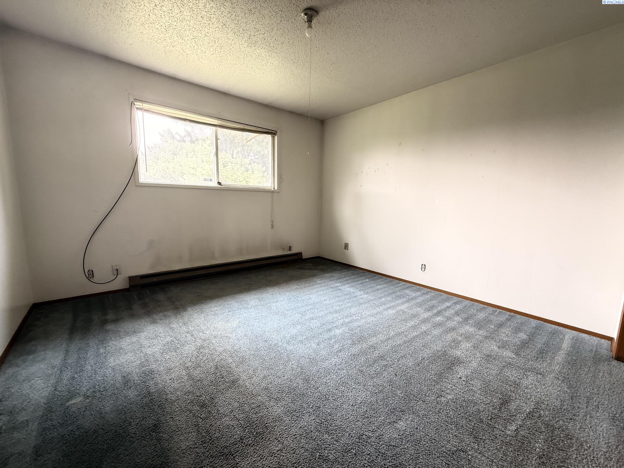 7th image of 202 Jackson Dr, Grandview, WA 98930 | MLS# 295271