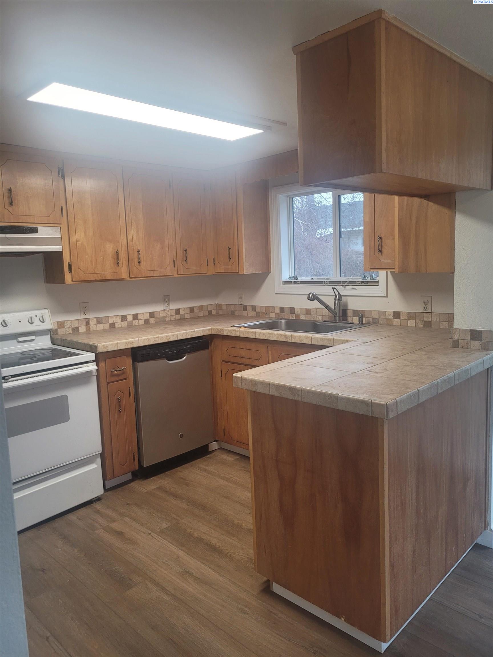 1305 Sanford , Richland, WA 99352