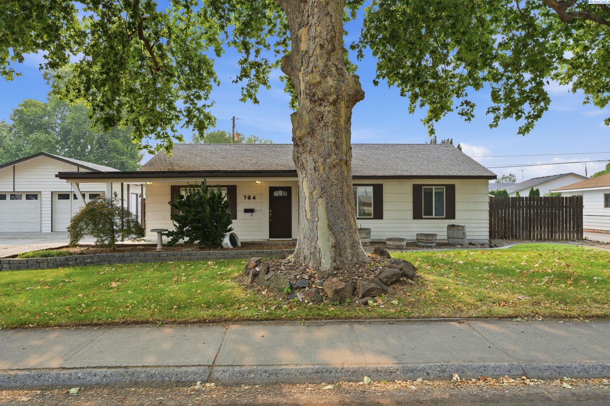 704 Birch Ave, Richland, WA 99352