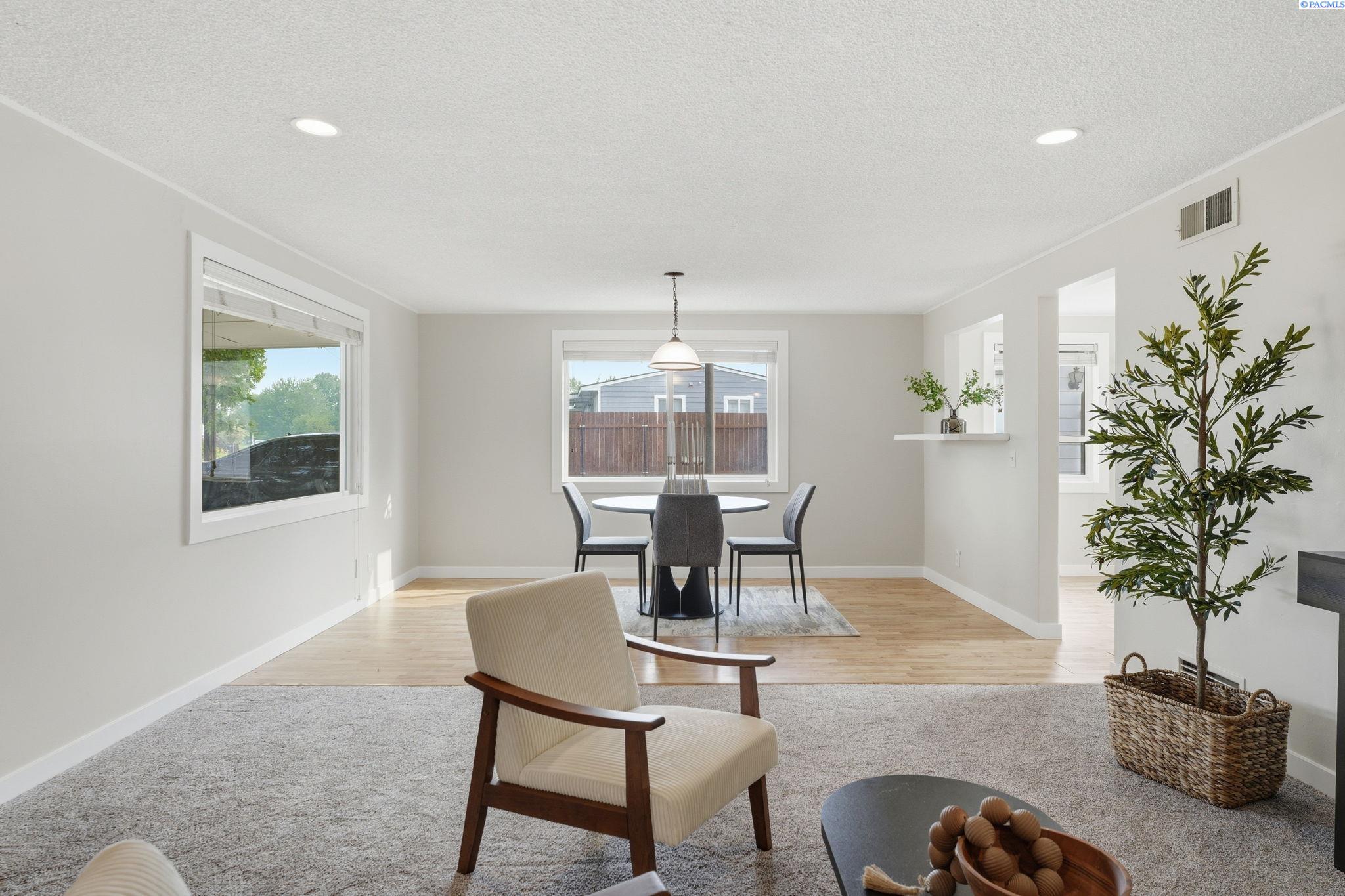 704 Birch Ave, Richland, WA 99352