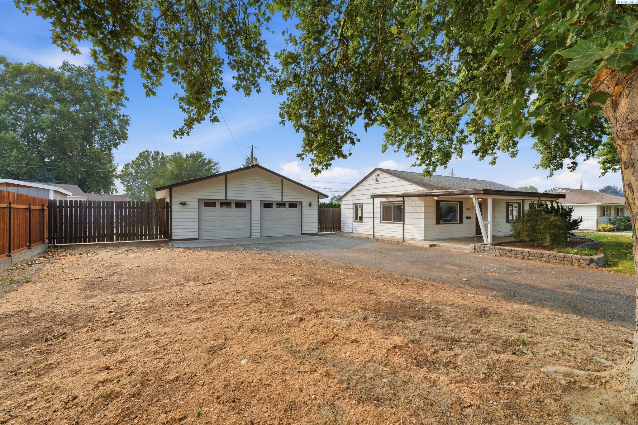 704 Birch Ave, Richland, WA 99352