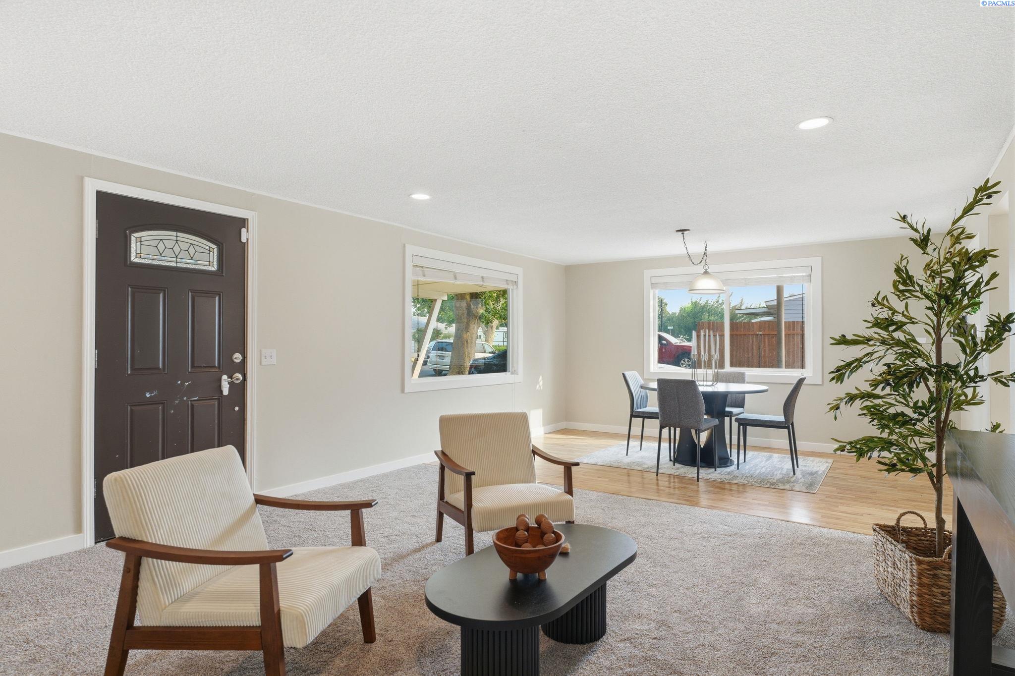704 Birch Ave, Richland, WA 99352