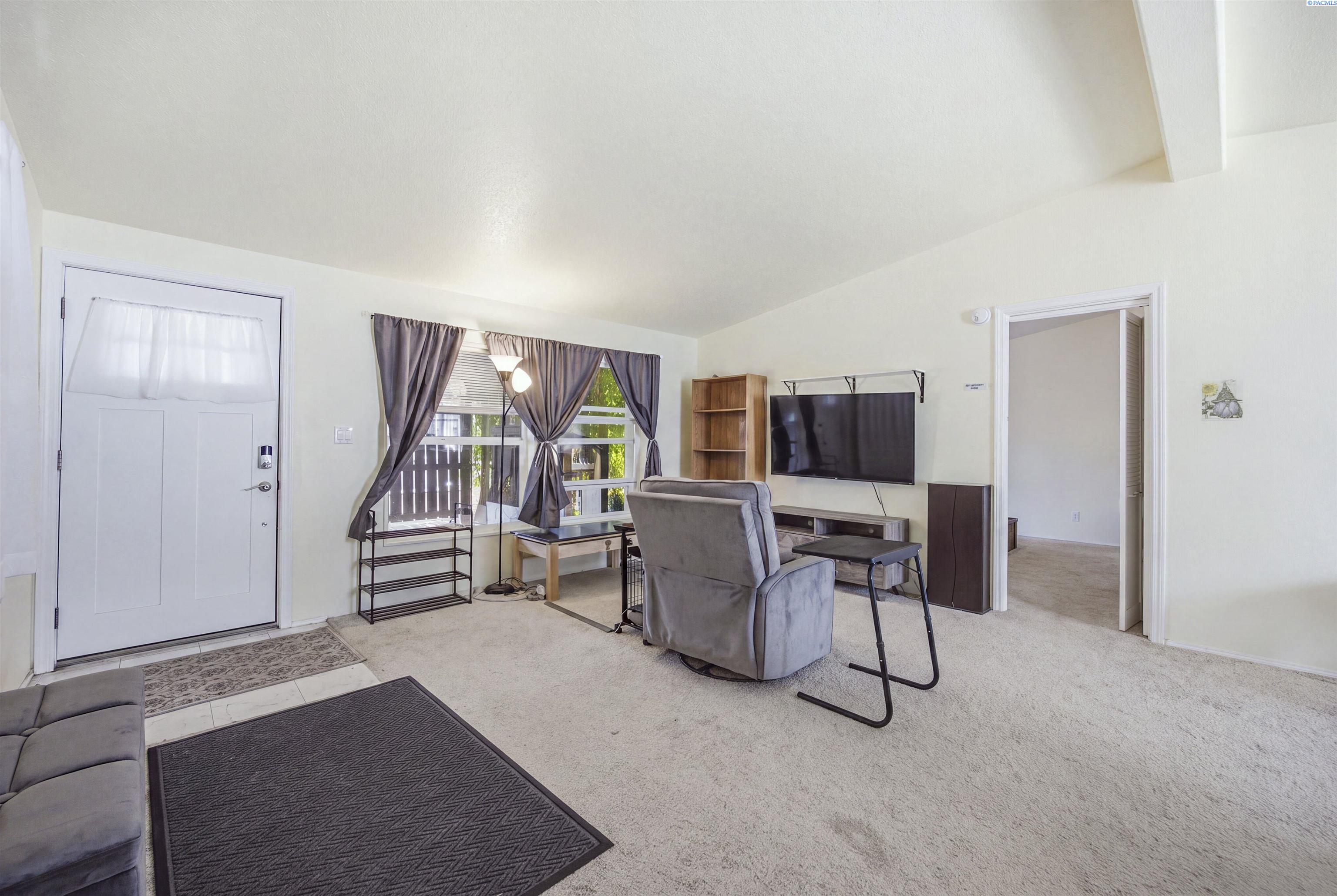 80 Ridgecliff Dr, Richland, WA 99352