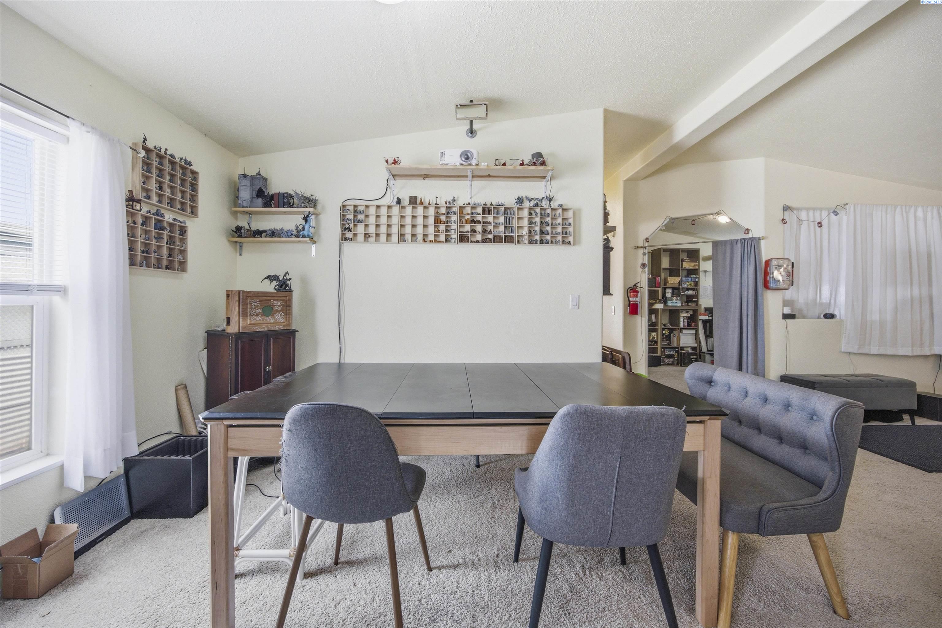 80 Ridgecliff Dr, Richland, WA 99352