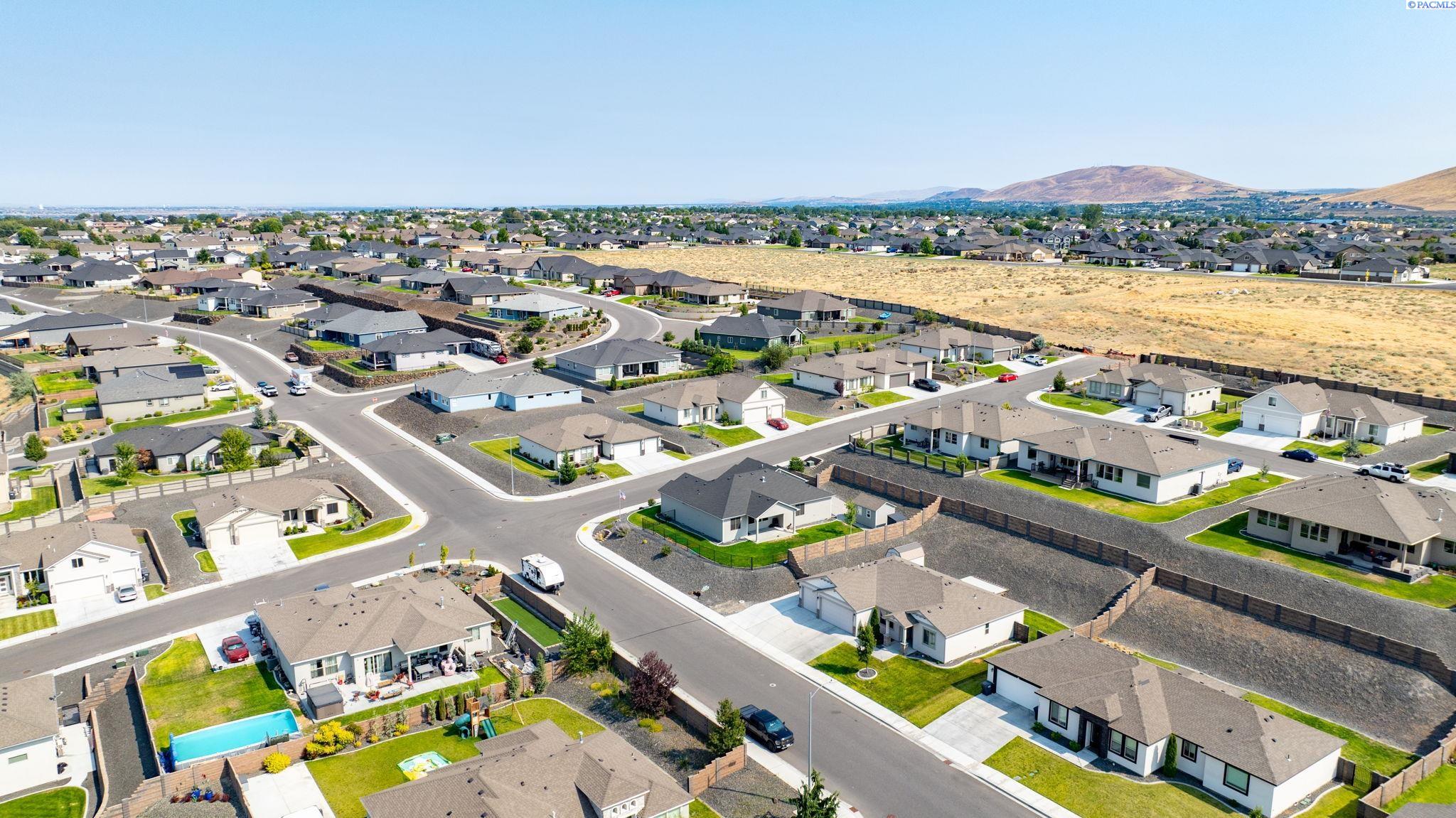 7025 Collins Rd, West Richland, WA 99353