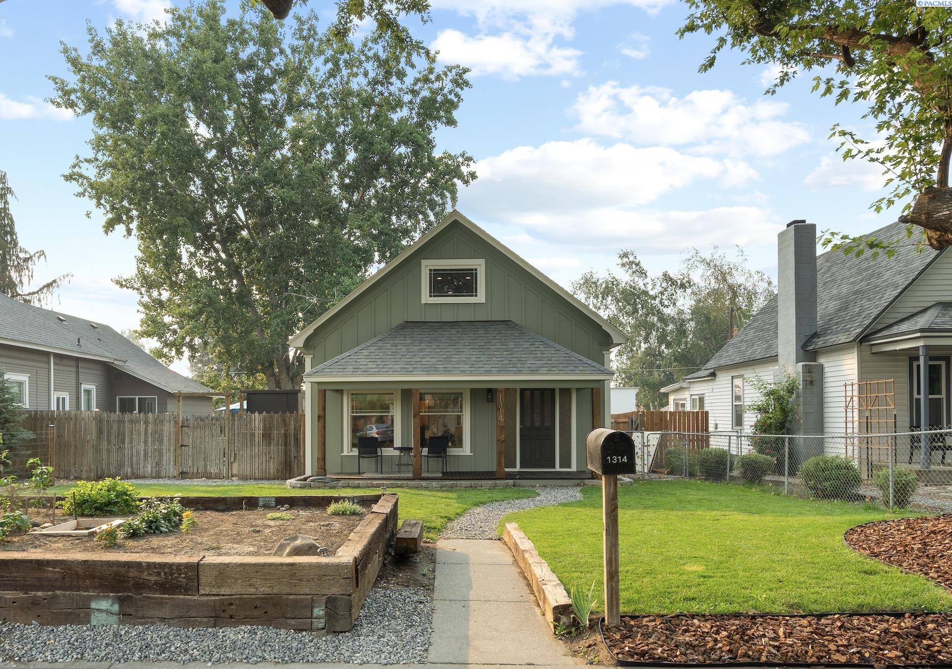 1314 Grant Ave, Prosser, WA 99350