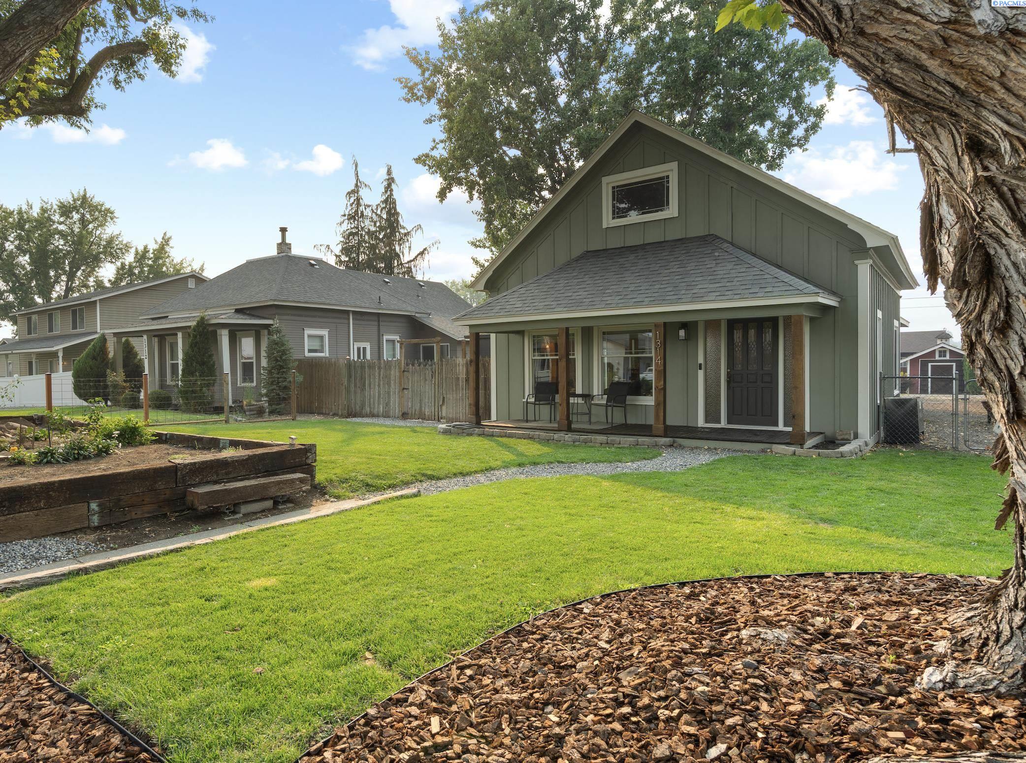 1314 Grant Ave, Prosser, WA 99350