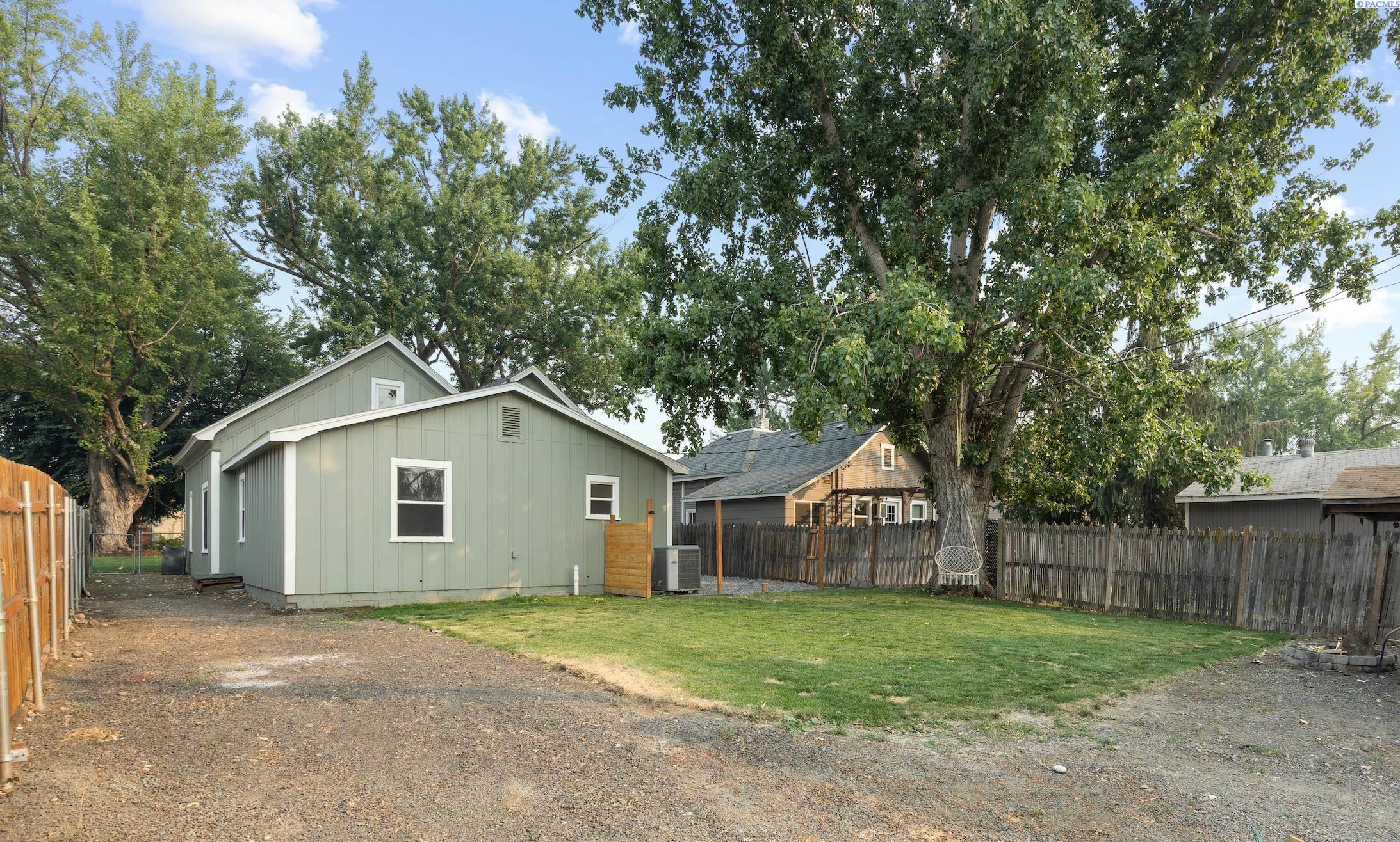 1314 Grant Ave, Prosser, WA 99350