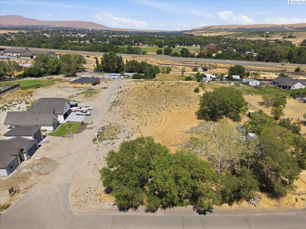 6834 2nd St, Benton City, WA 99320