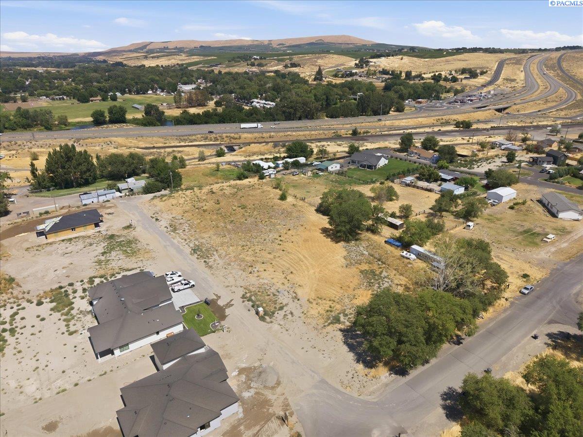 6834 2nd St, Benton City, WA 99320