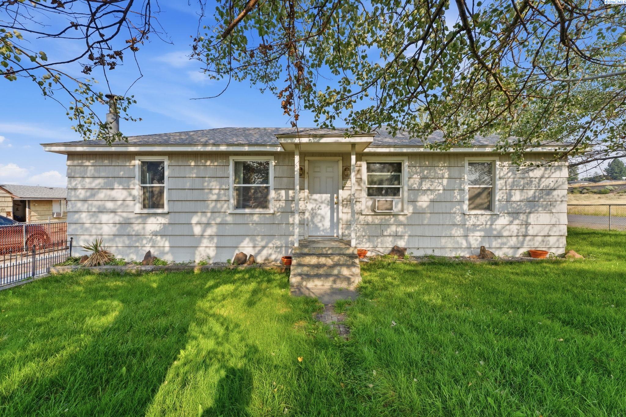 1261 Morain Loop, Kennewick, WA 99336
