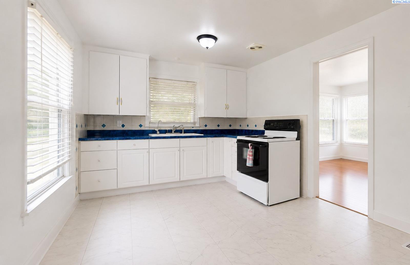 5th image of 306 Adams Street, Grandview, WA 98930 | MLS# 295303