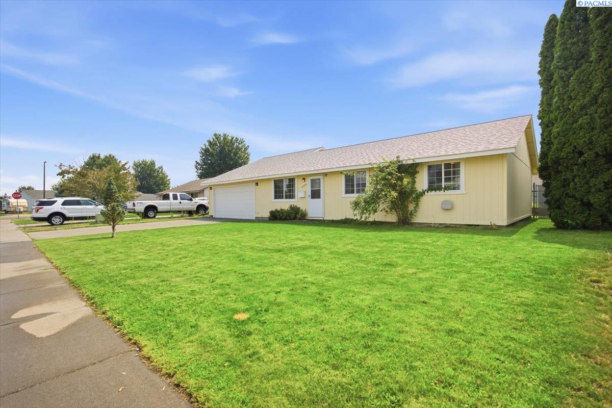 4721 Daisy St, West Richland, WA 99353