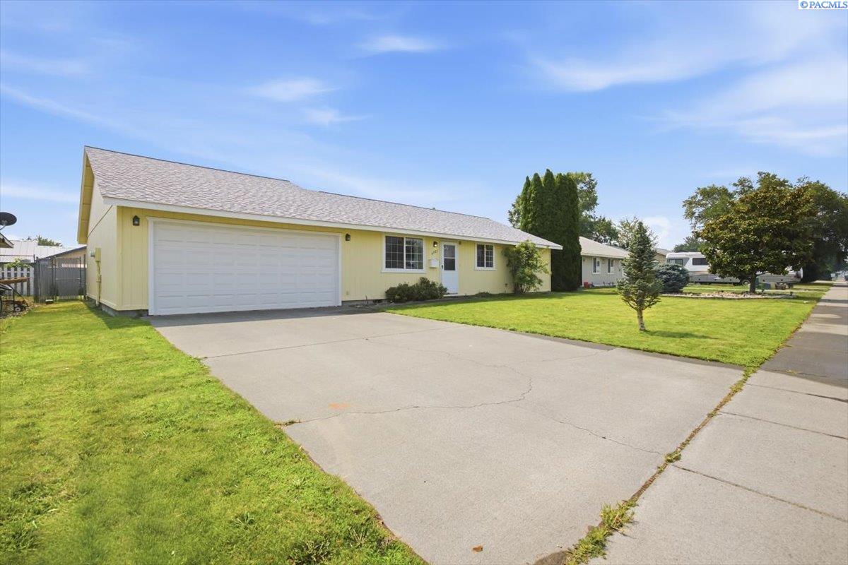 4721 Daisy St, West Richland, WA 99353