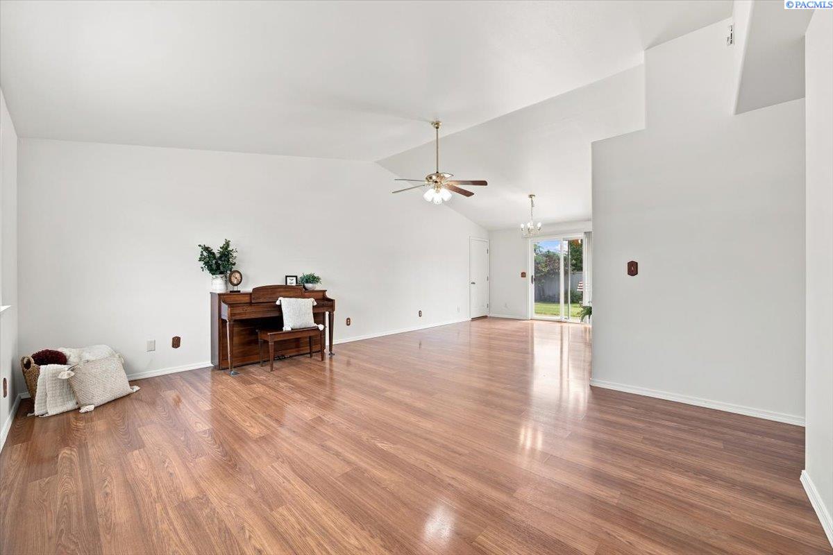 4721 Daisy St, West Richland, WA 99353