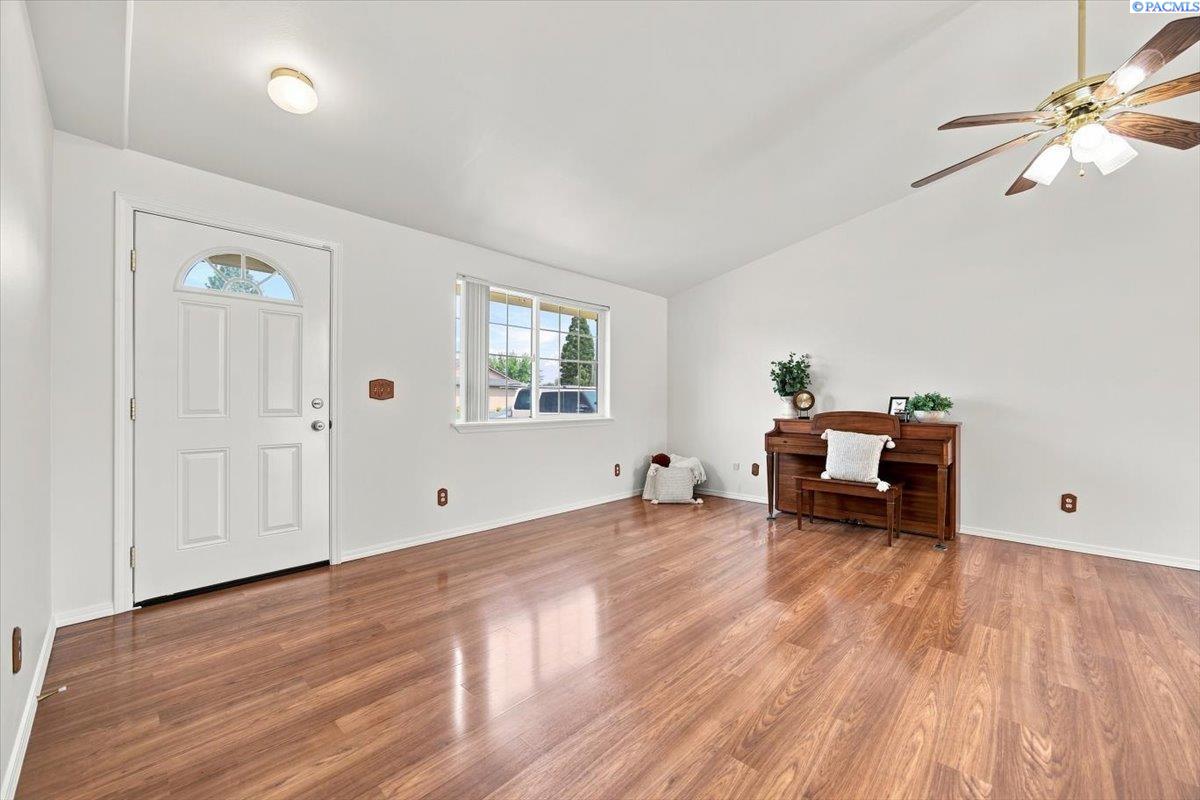 4721 Daisy St, West Richland, WA 99353