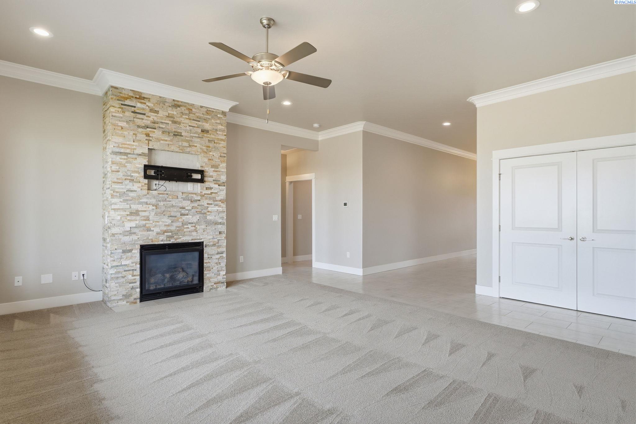 2732 Torrey Pines Way, Richland, WA 99354