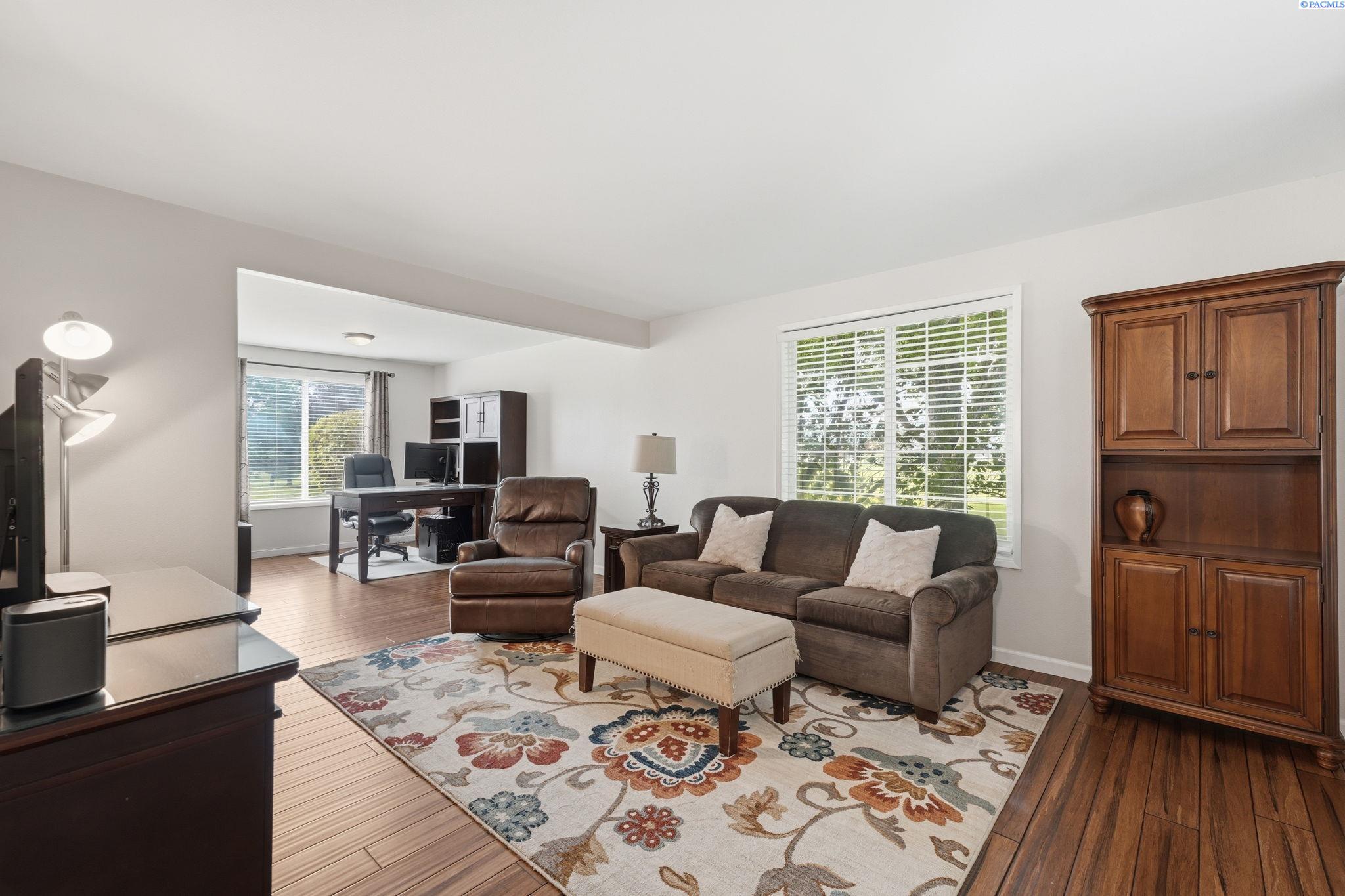 3701 Mount Baker Ct, West Richland, WA 99353